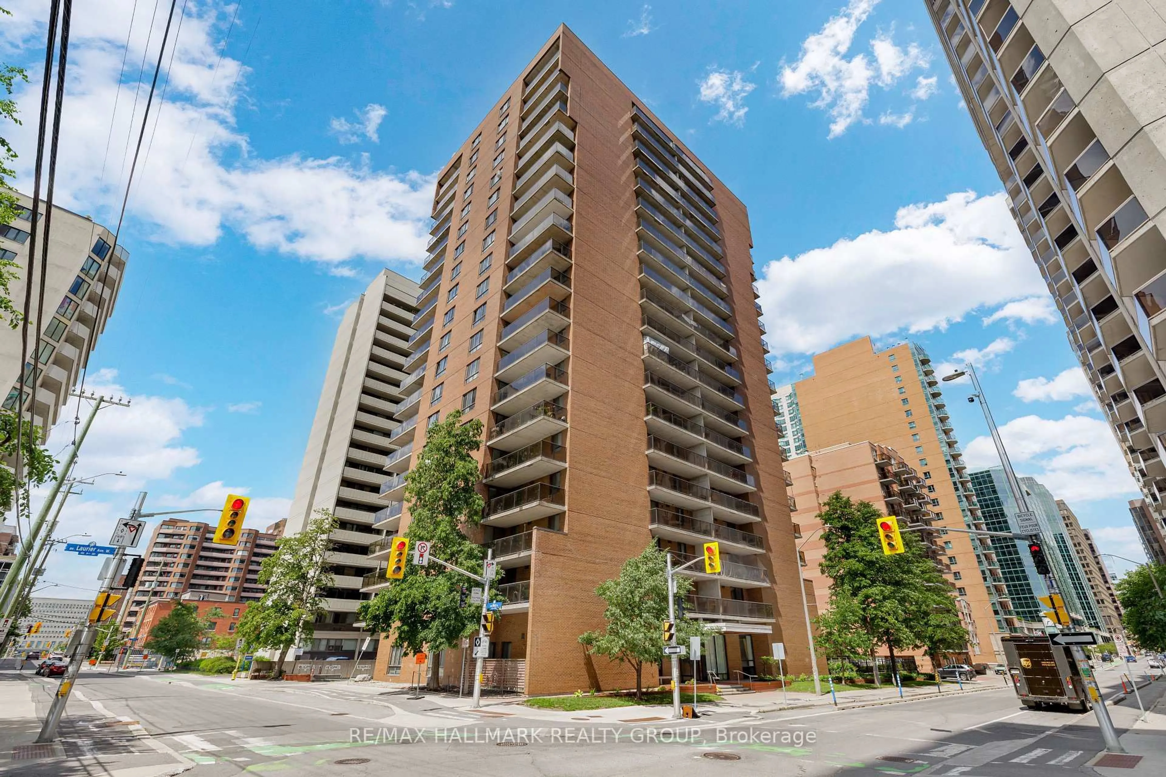 Patio, unknown for 475 Laurier Ave #104, Ottawa Ontario K1R 7X1