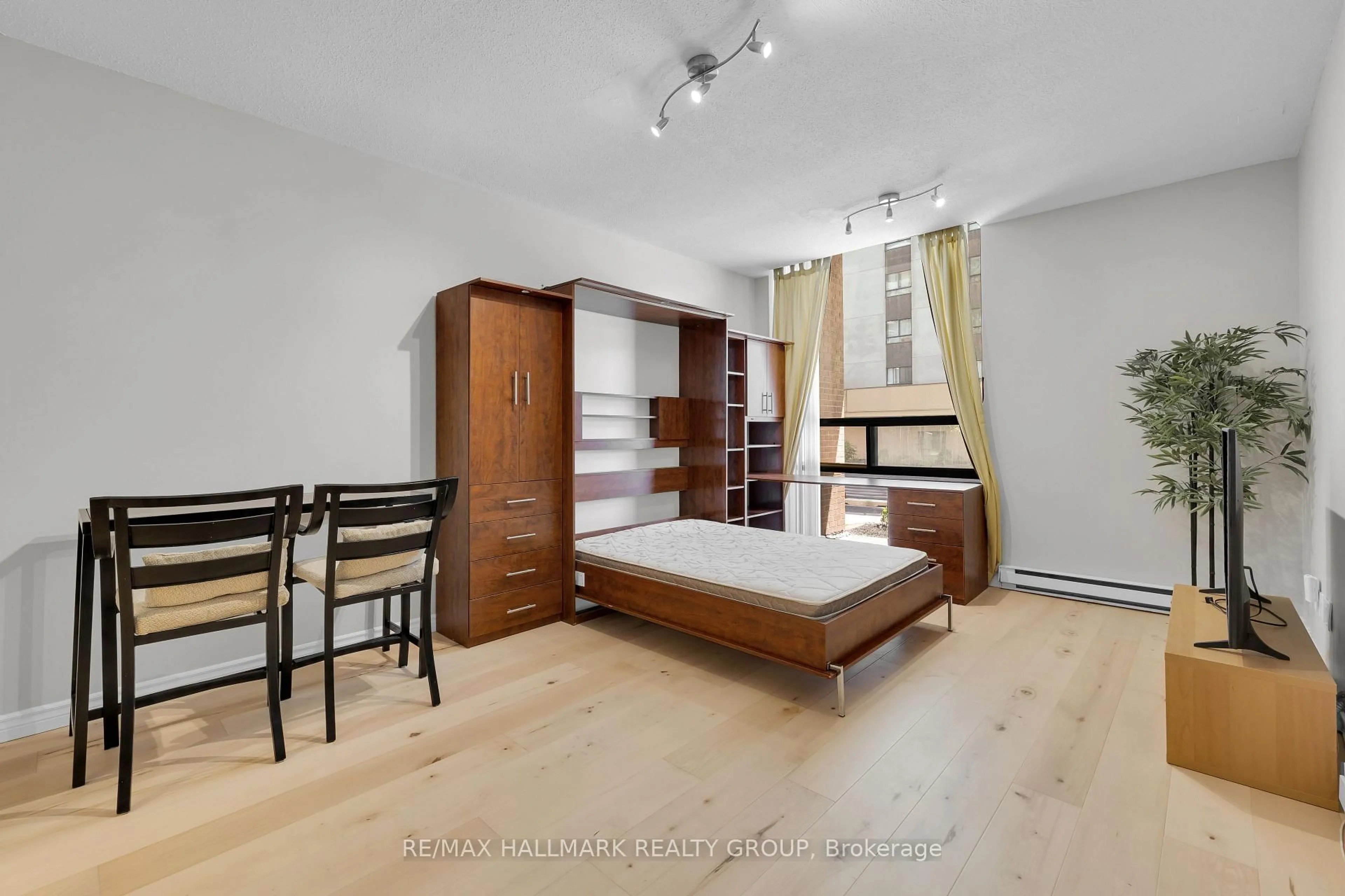 Bedroom with bed, wood/laminate floor for 475 Laurier Ave #104, Ottawa Ontario K1R 7X1