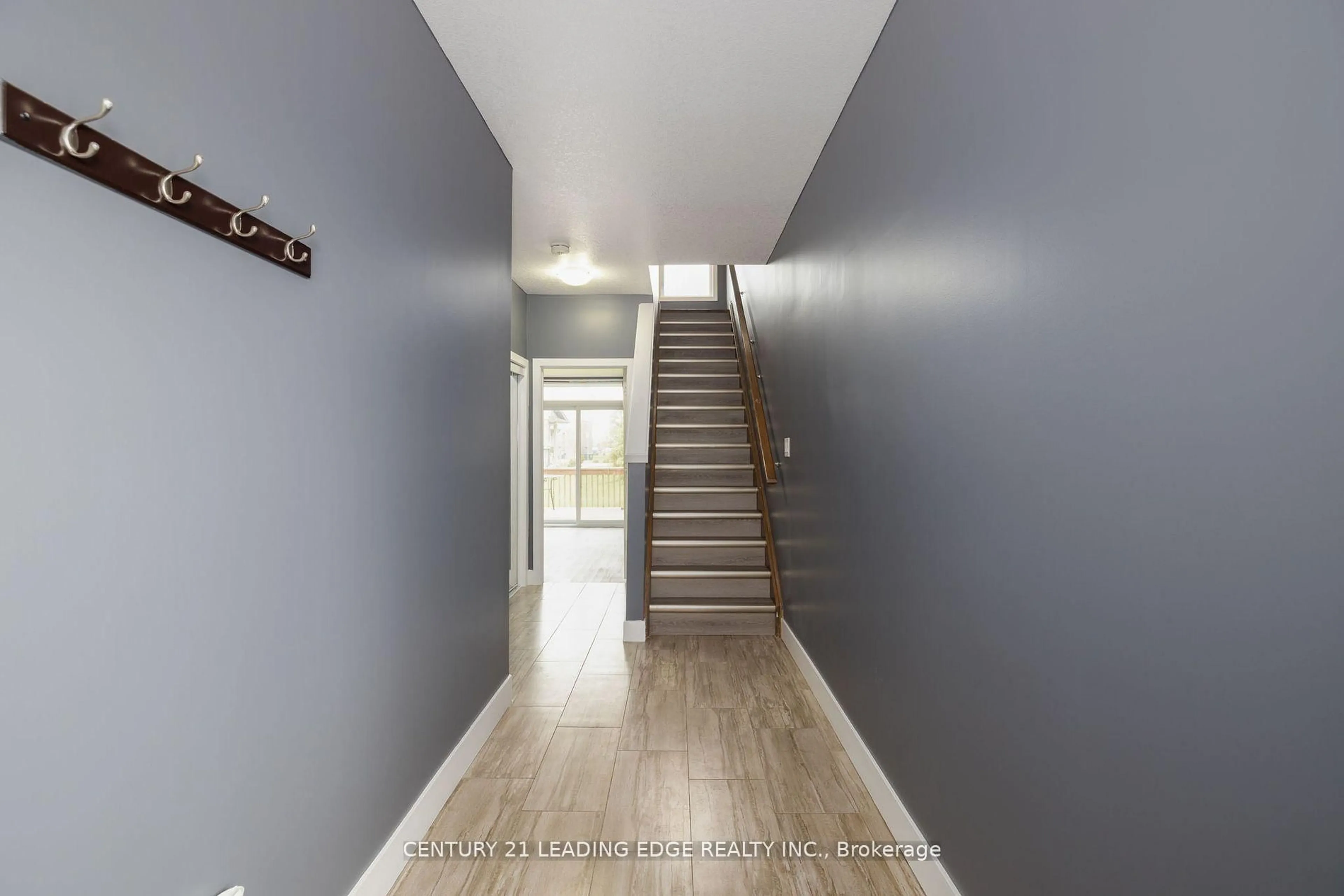 Indoor entryway for 2080 Meadowgate Blvd, London South Ontario N6M 1K1