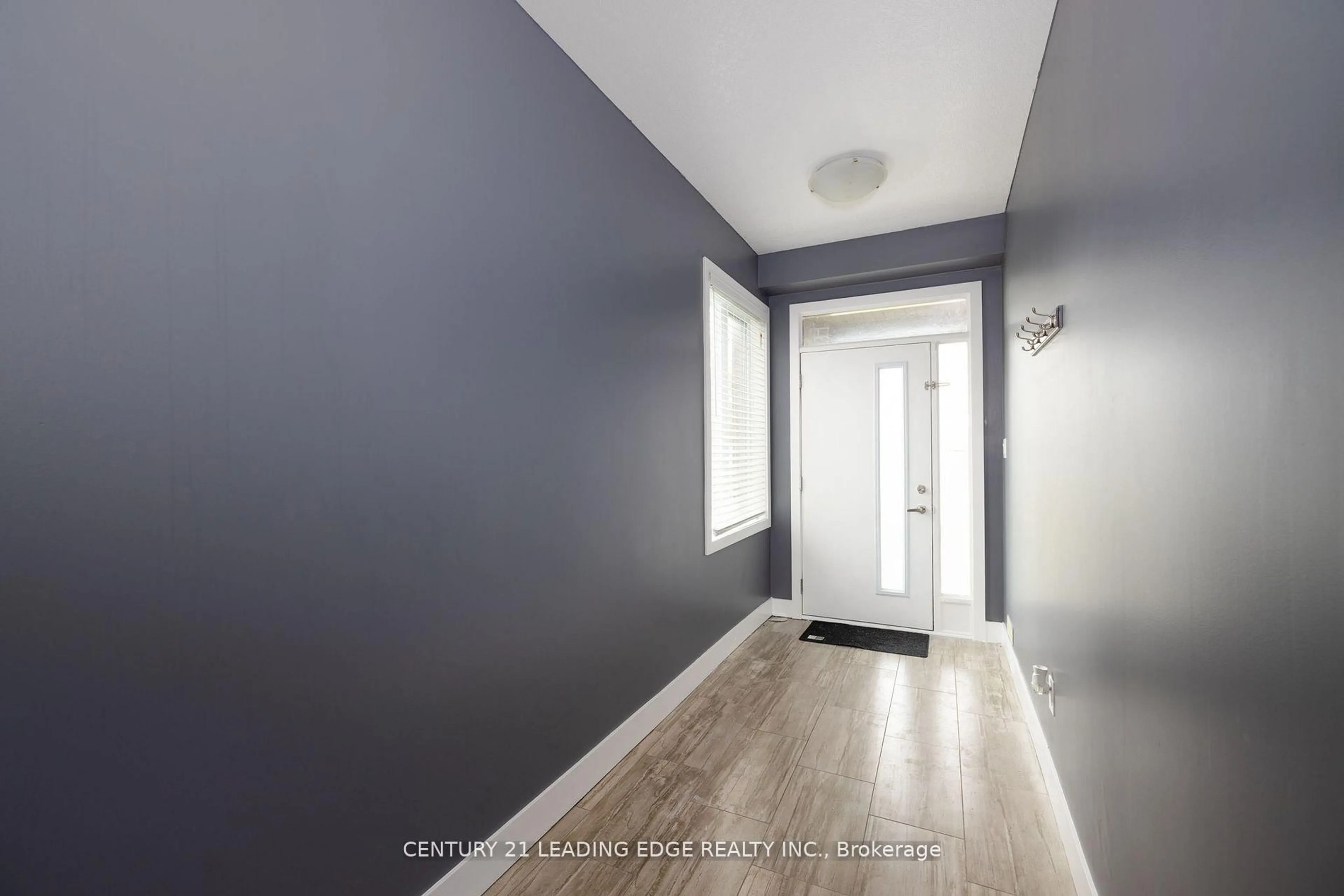 Indoor entryway for 2080 Meadowgate Blvd, London South Ontario N6M 1K1