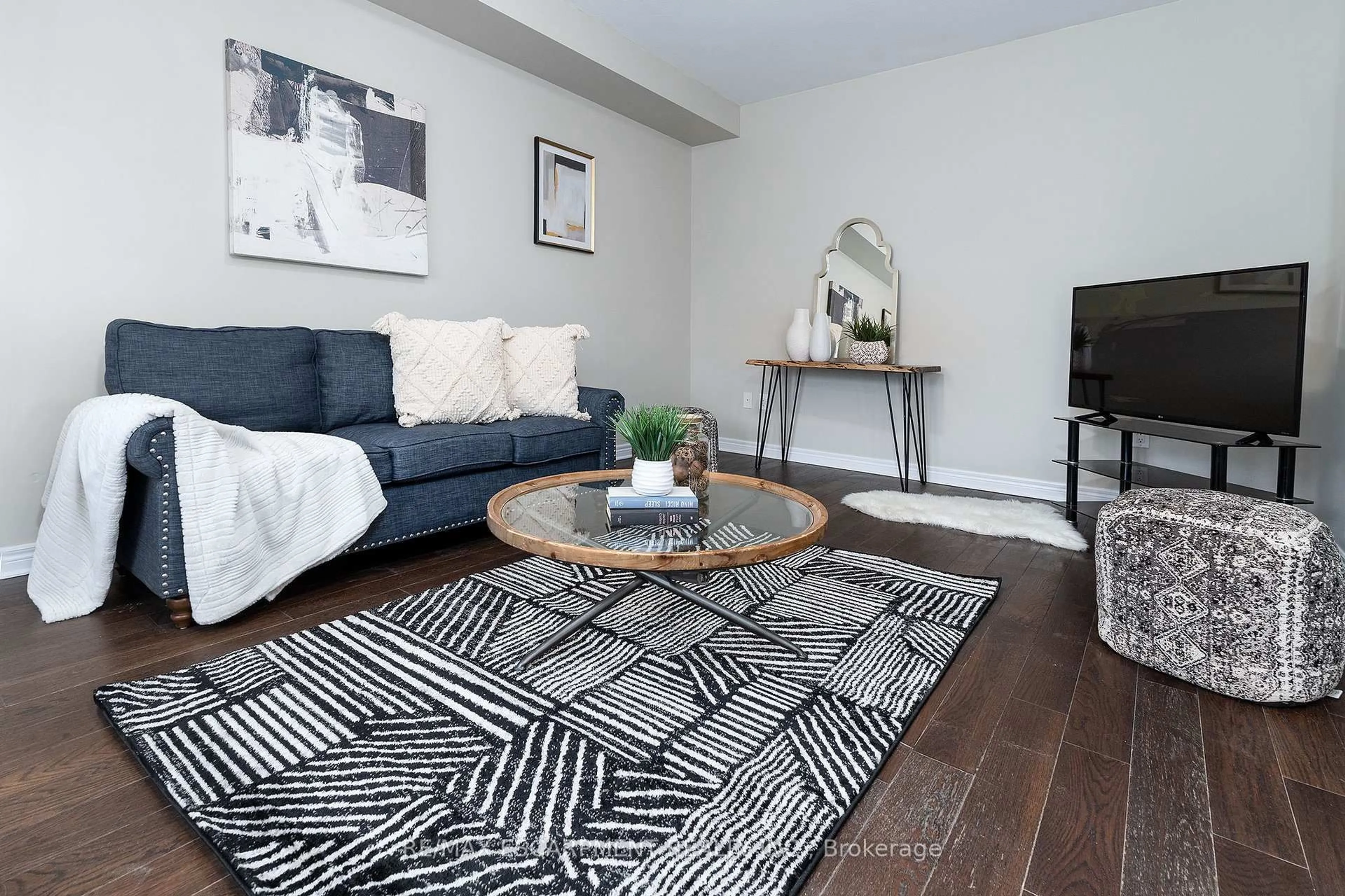 Living room with furniture, unknown for 6 Laurent Ave, Welland Ontario L3B 0E2