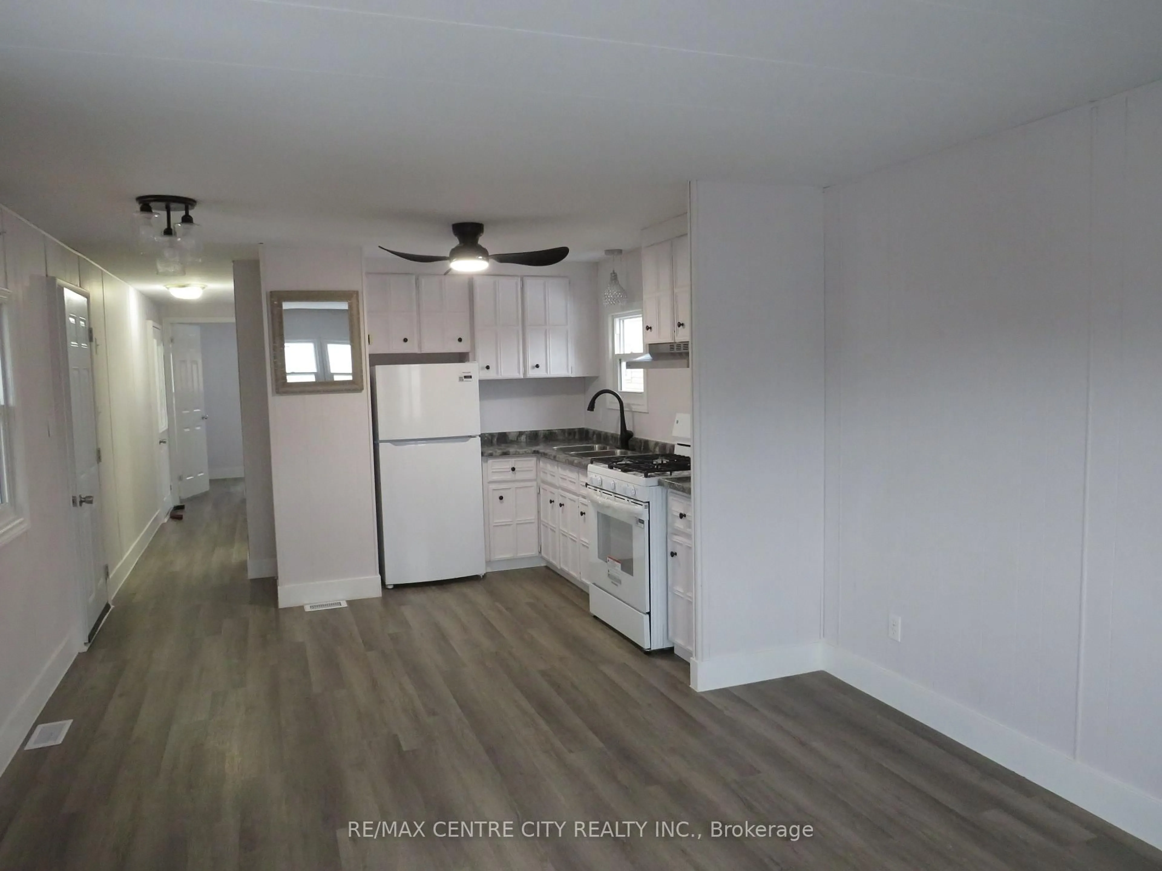 Standard kitchen, wood/laminate floor for 2189 Dundas St #45, London East Ontario N5V 1H3