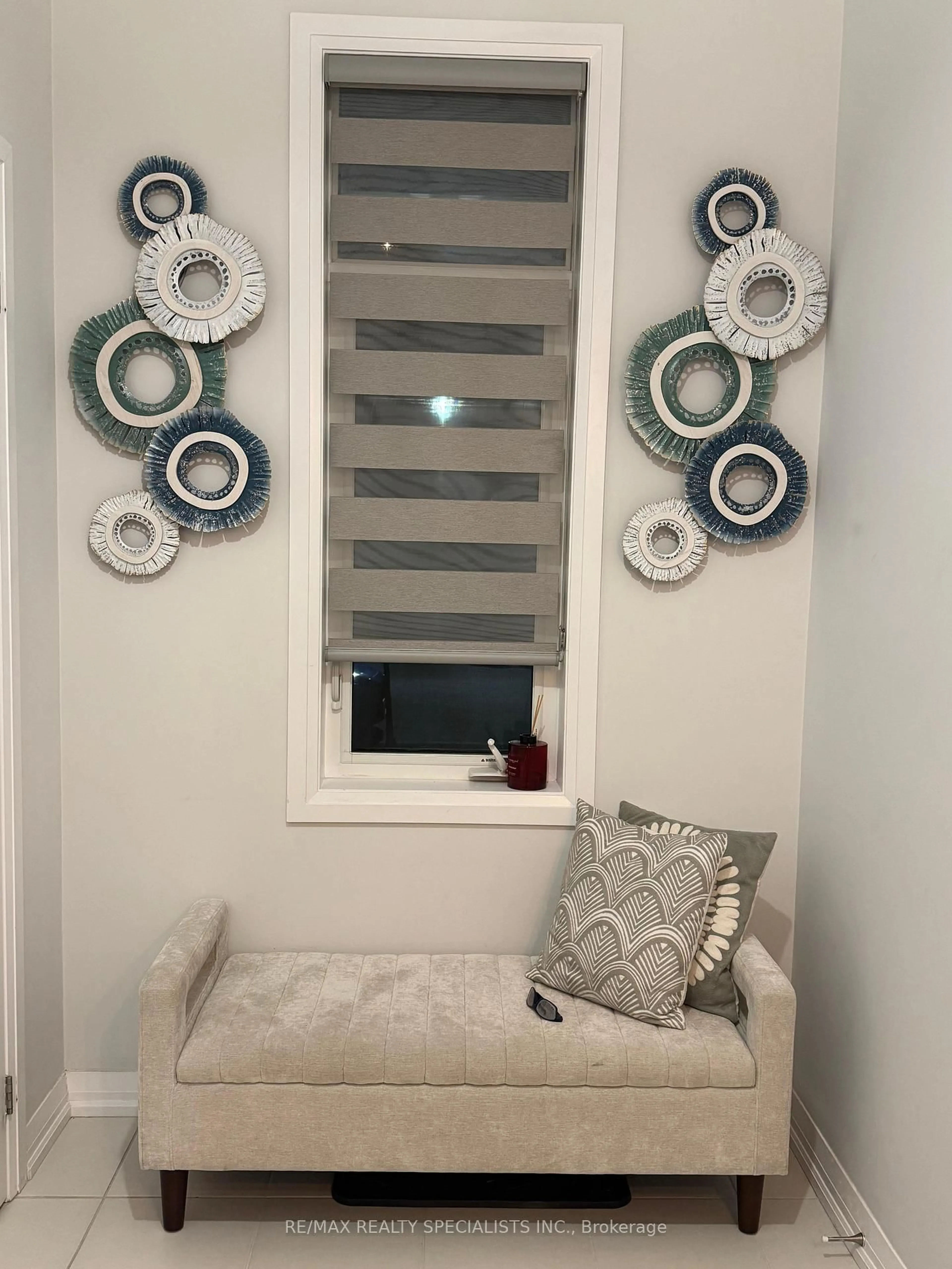 Indoor entryway for 903 Sobeski Ave, Woodstock Ontario N4T 0N7