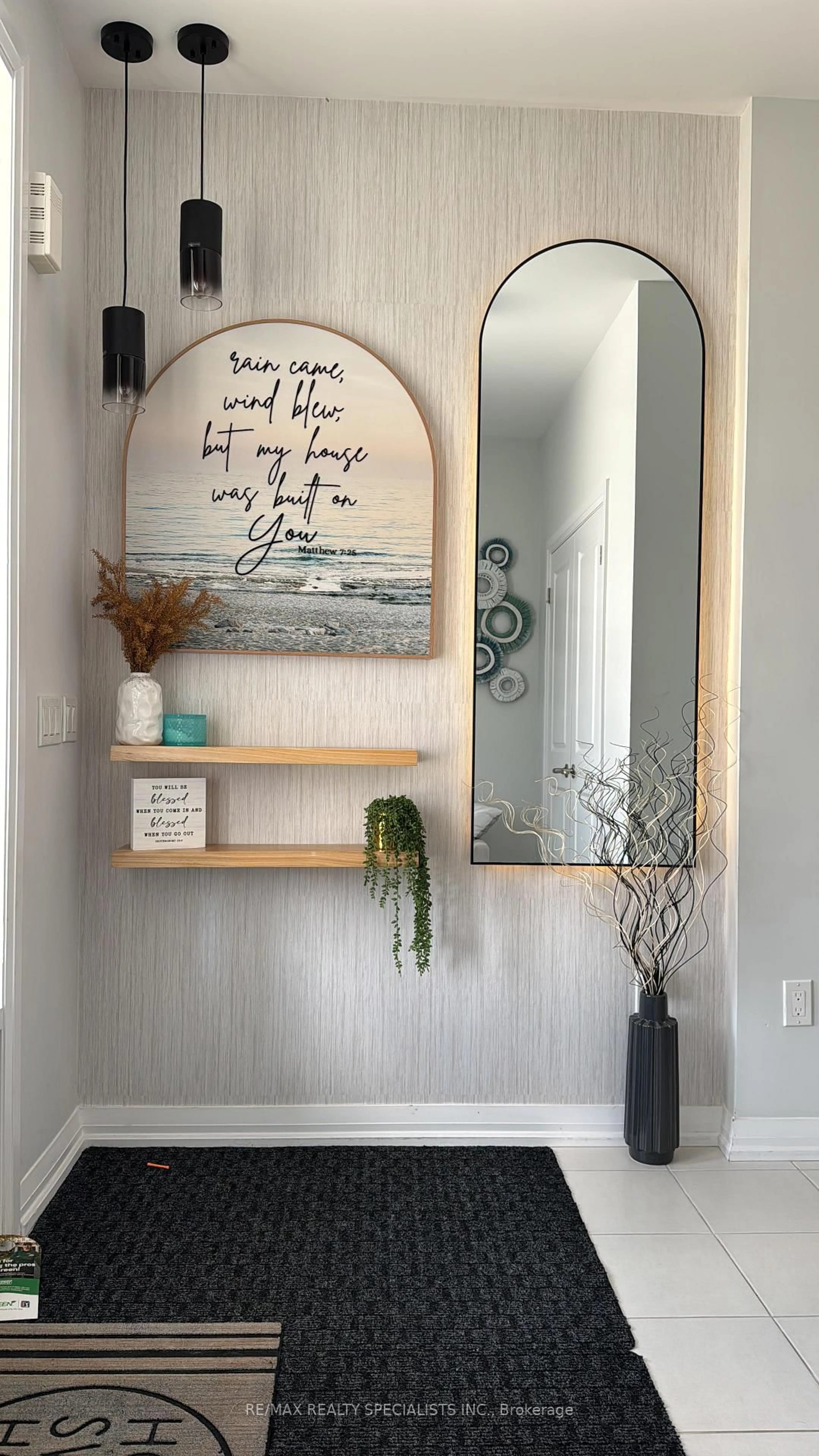 Indoor entryway for 903 Sobeski Ave, Woodstock Ontario N4T 0N7