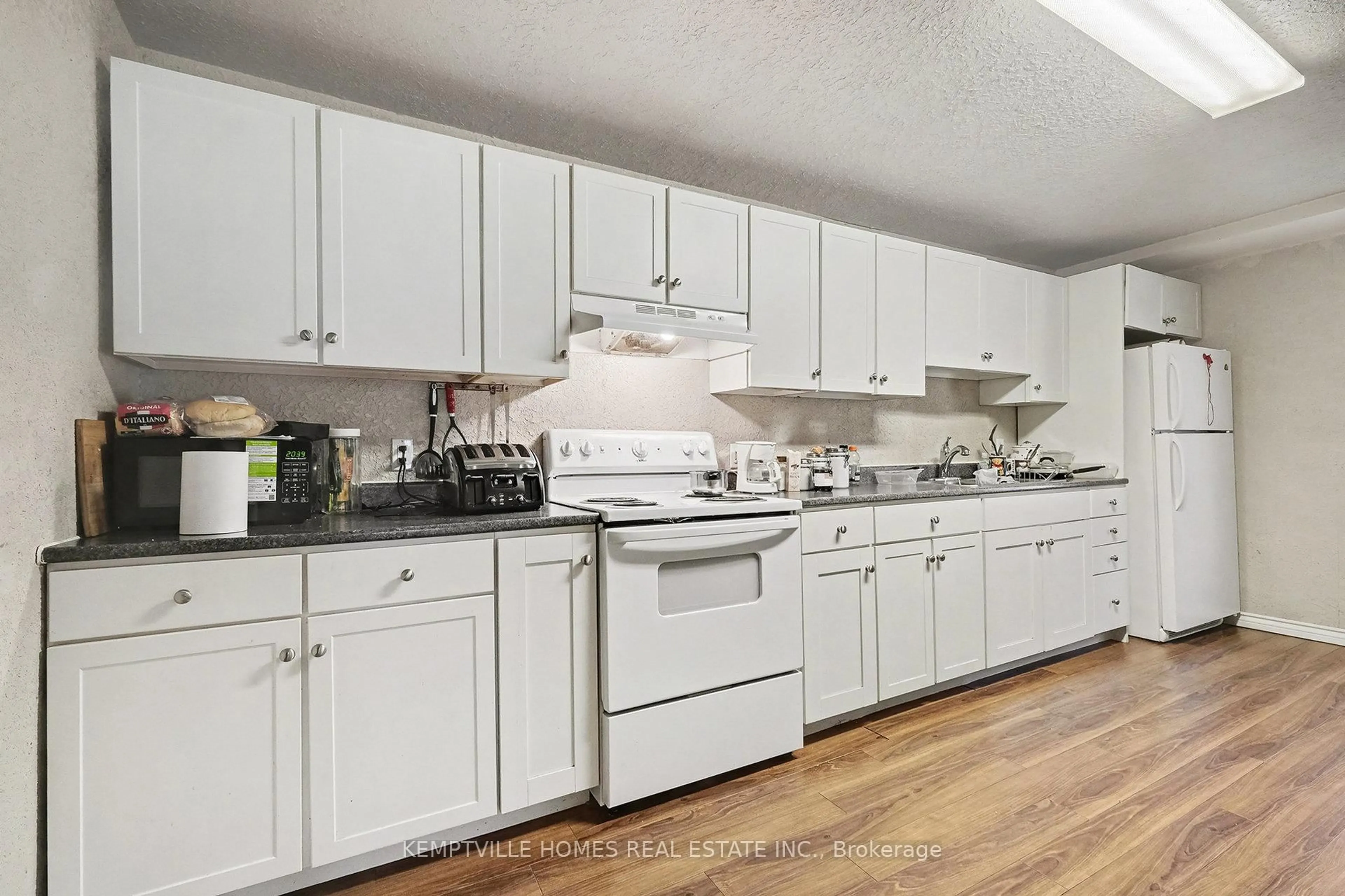 Standard kitchen, wood/laminate floor for 803 ST LAWRENCE St, Prescott Ontario K0E 1T0