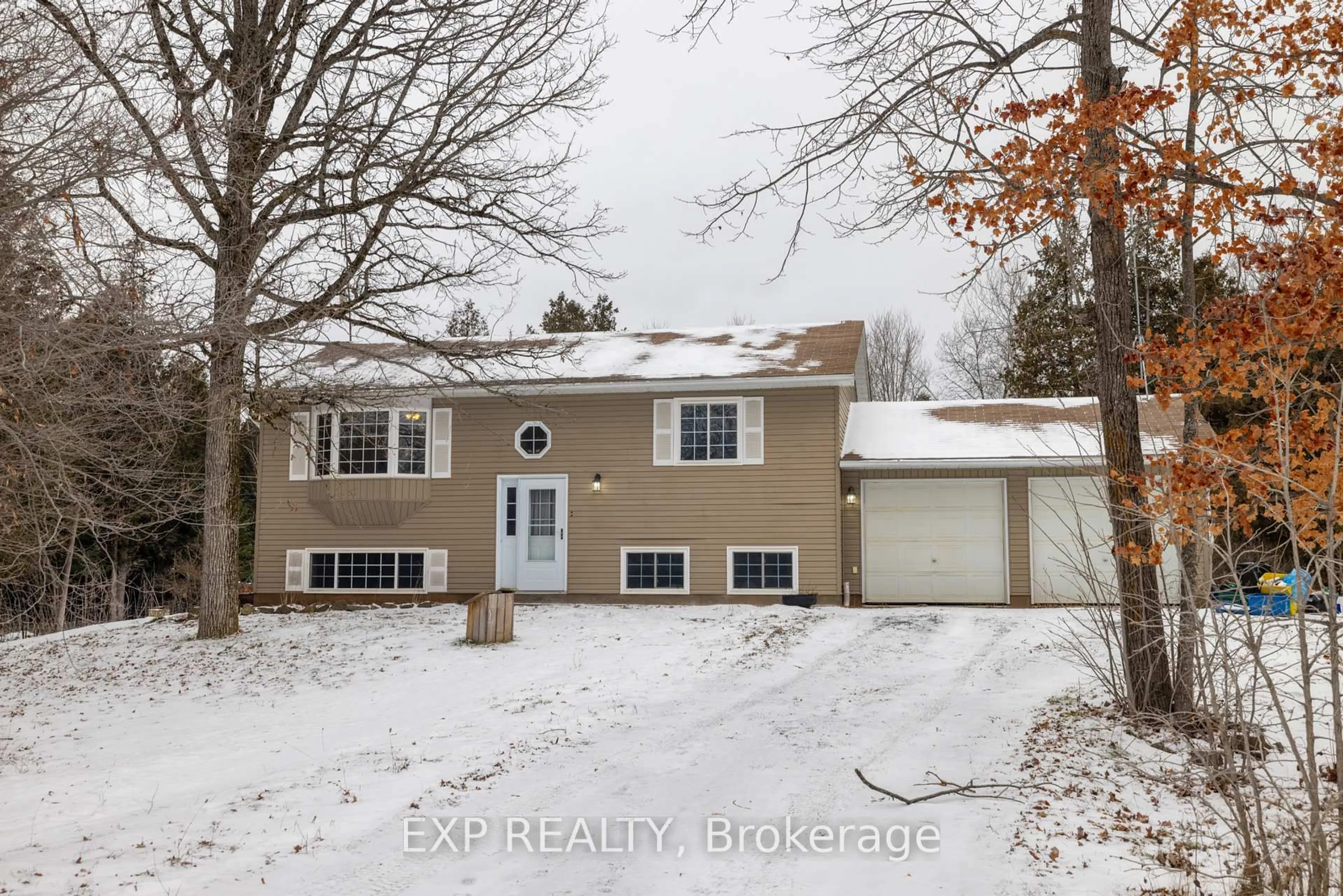 Home with vinyl exterior material, street for 1908 Nolan's Road, R.R.#6 Rd, Smiths Falls Ontario K7A 4S6