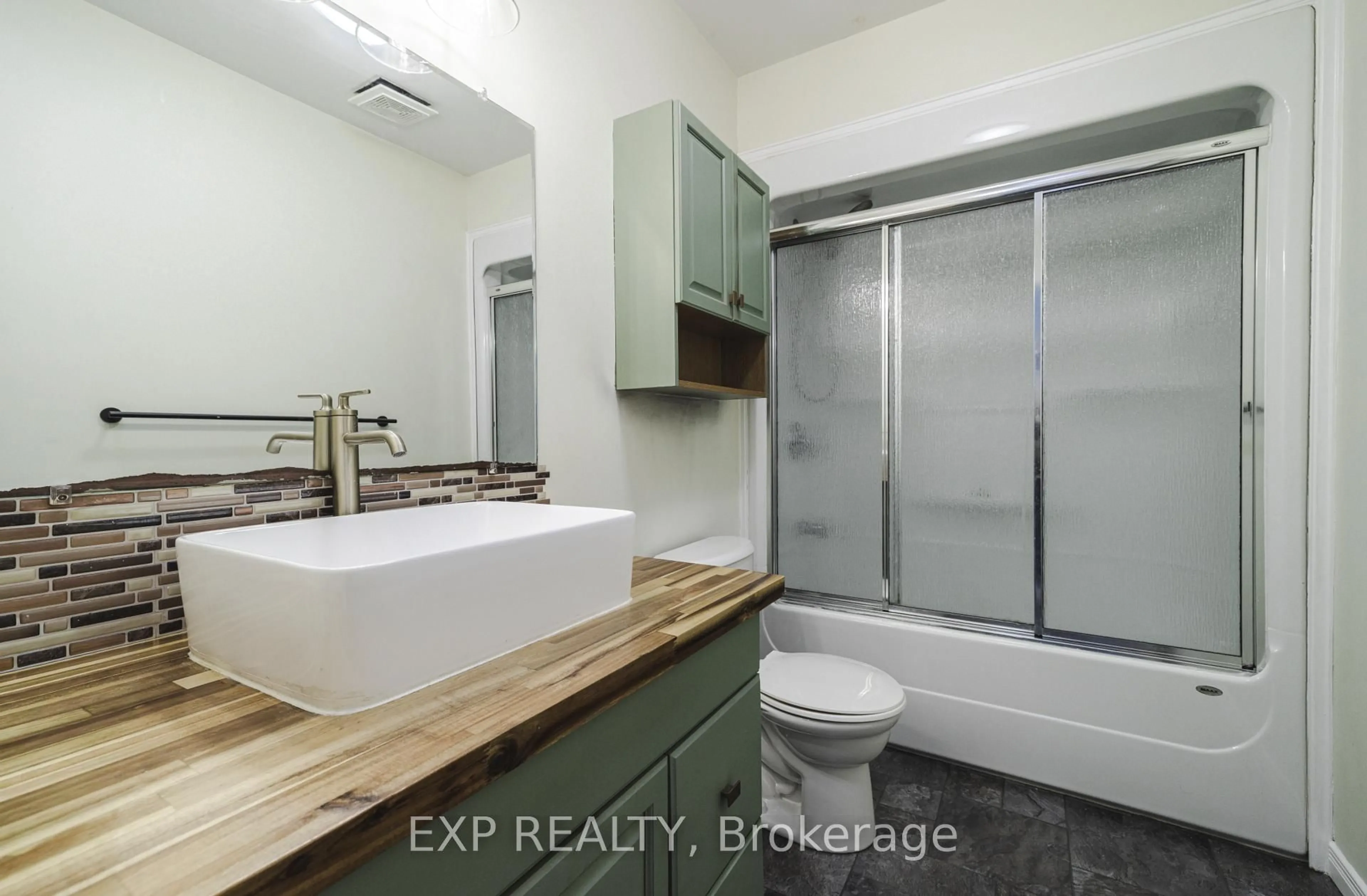 Standard bathroom, ceramic/tile floor for 1908 Nolan's Road, R.R.#6 Rd, Smiths Falls Ontario K7A 4S6