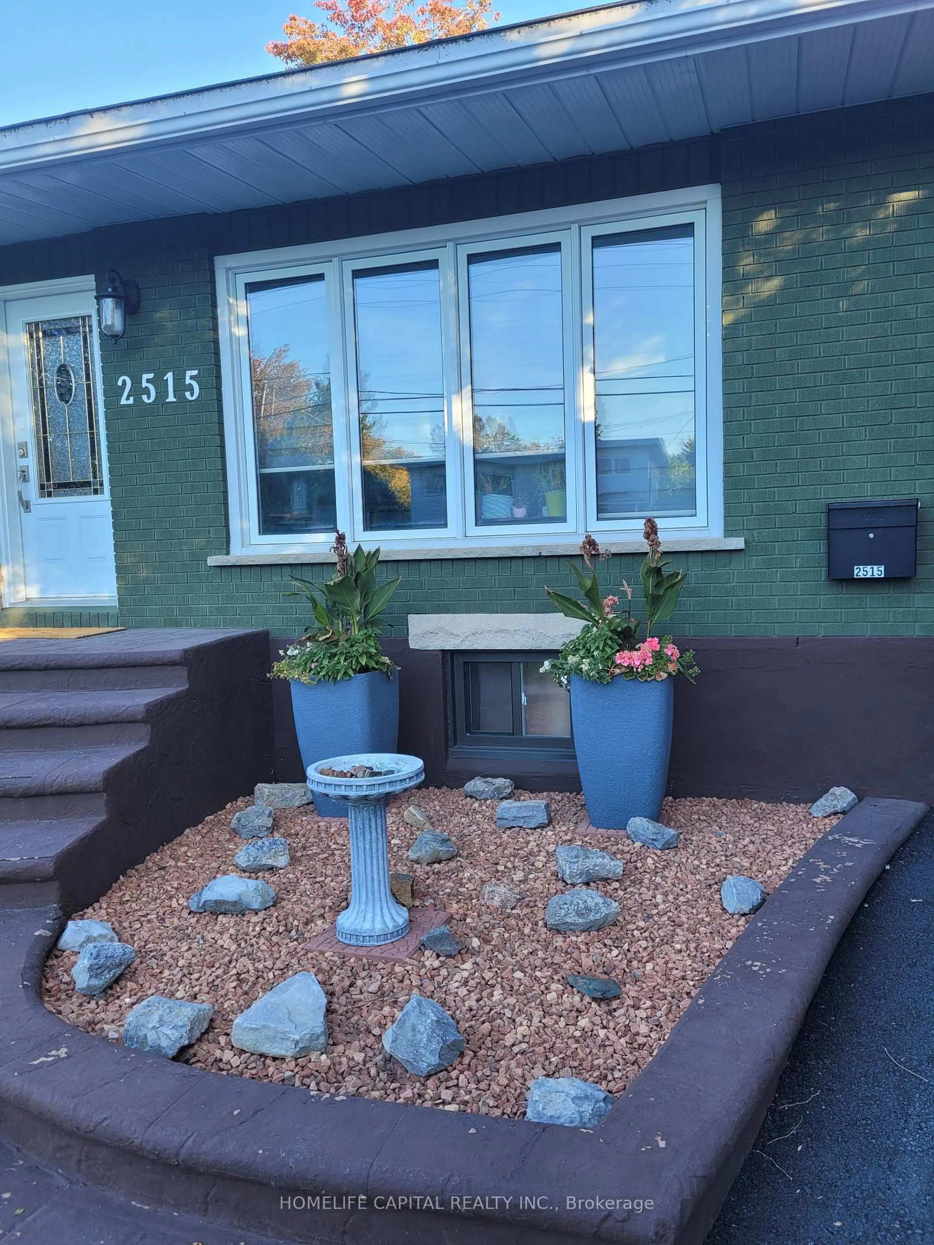 Unknown for 2515 Gravelle Cres, Ottawa Ontario K1B 3A4