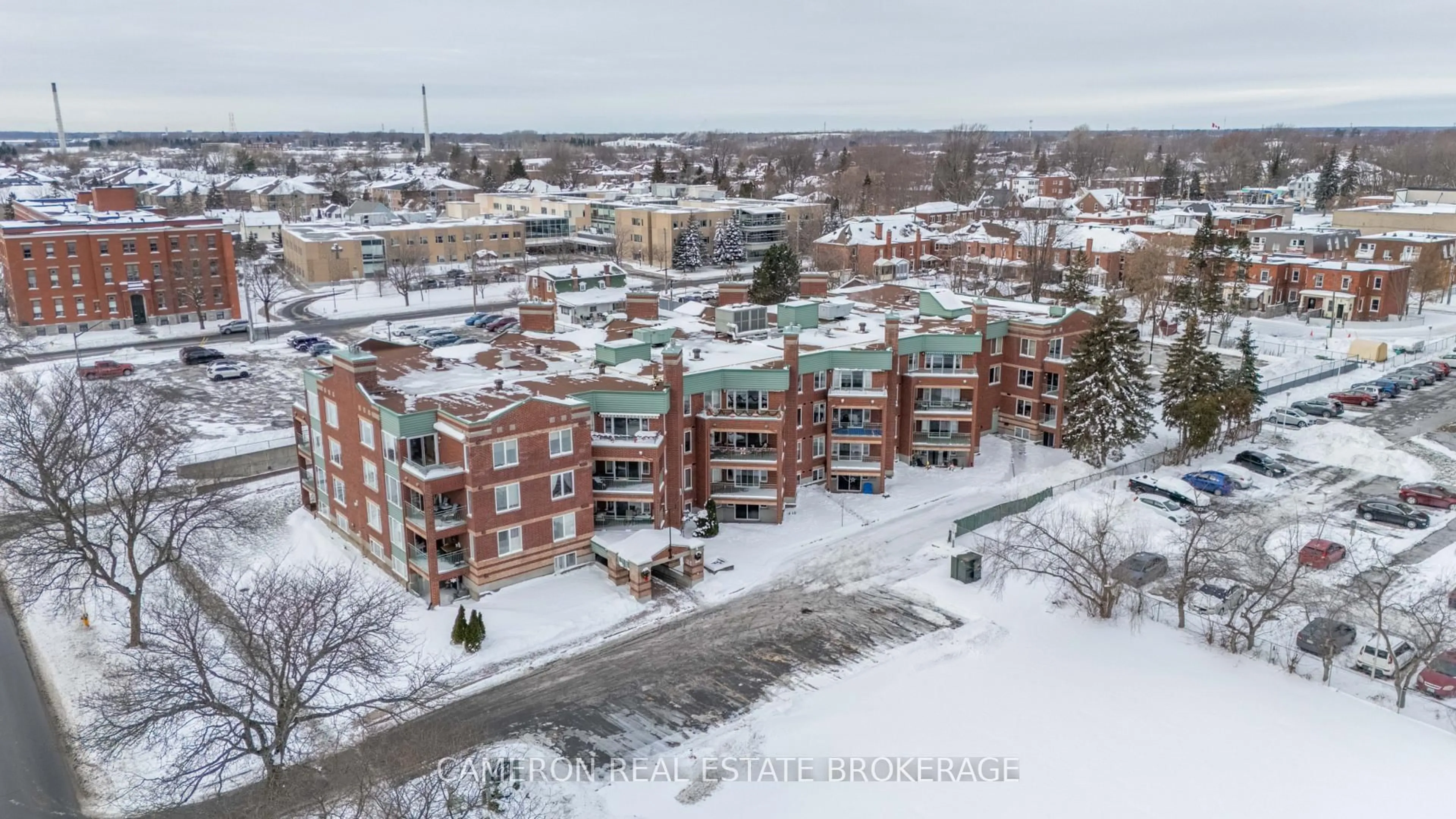 A pic from outside/outdoor area/front of a property/back of a property/a pic from drone, building for 121 Water St #201, Cornwall Ontario K6J 5T8