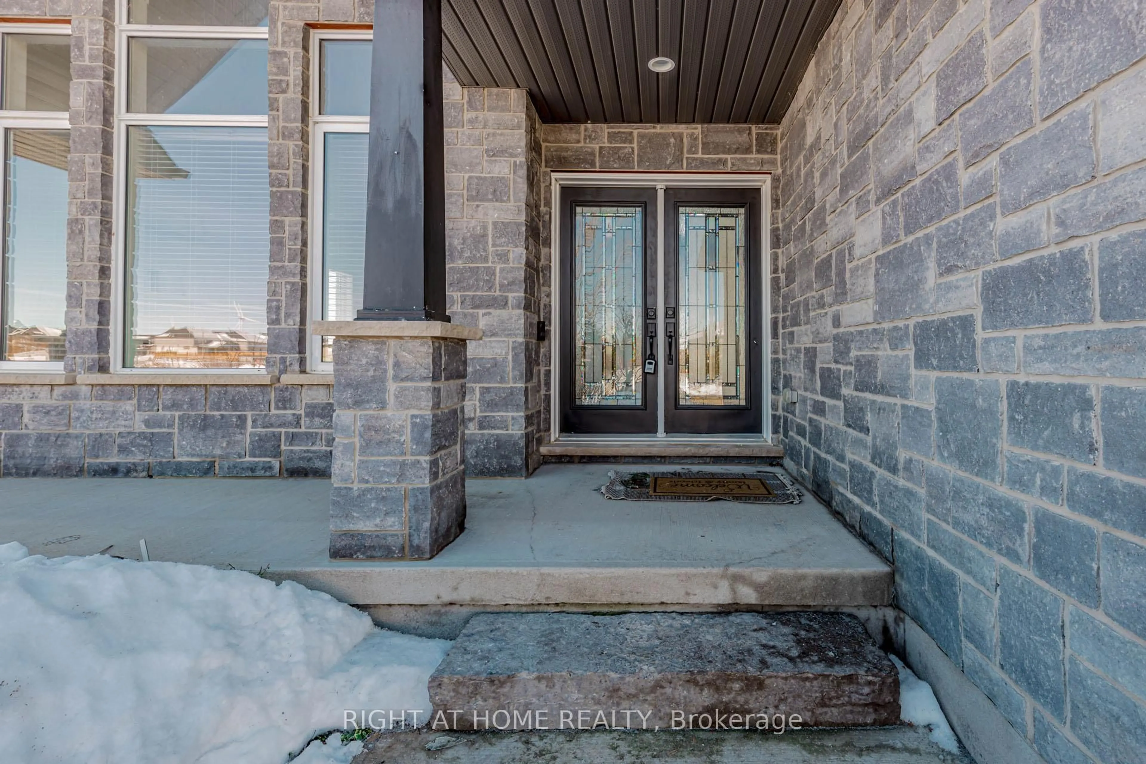 Indoor entryway for 52 Schmidt Dr, Wellington North Ontario N0G 1A0