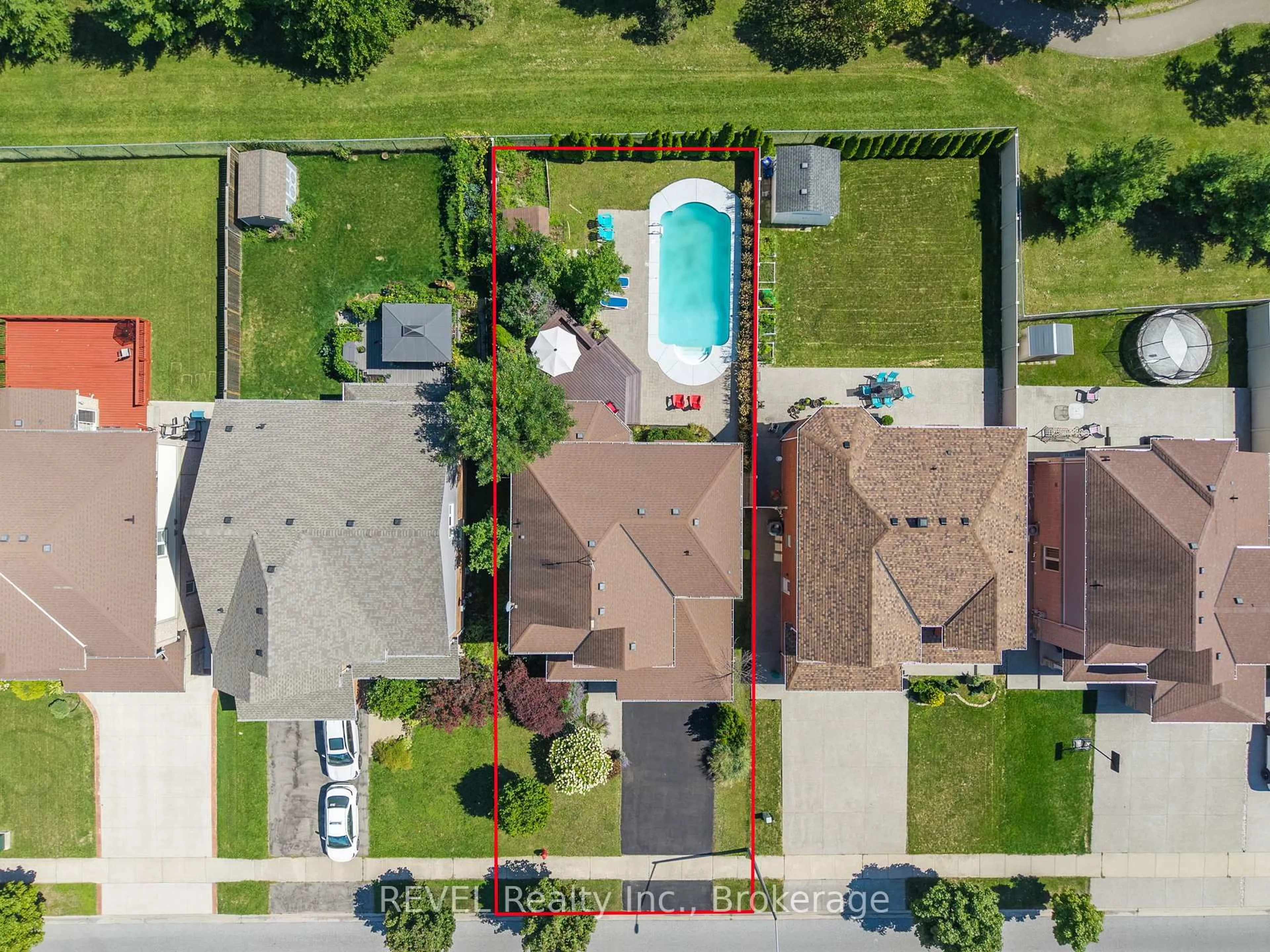 A pic from outside/outdoor area/front of a property/back of a property/a pic from drone, street for 6440 ST. MICHAEL Ave, Niagara Falls Ontario L2H 0C5