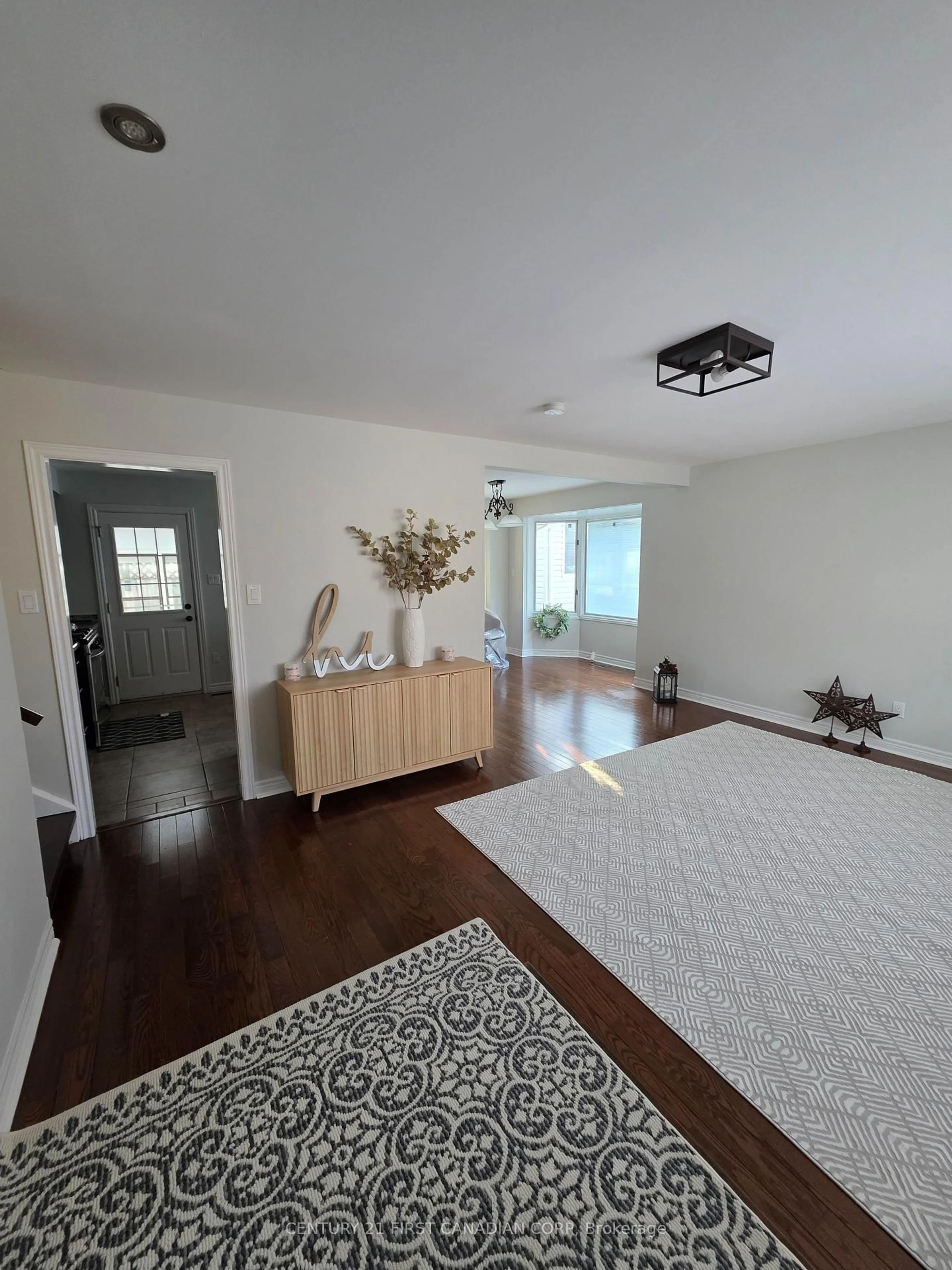 Indoor entryway for 93 Cayuga Cres, London East Ontario N5V 2W8