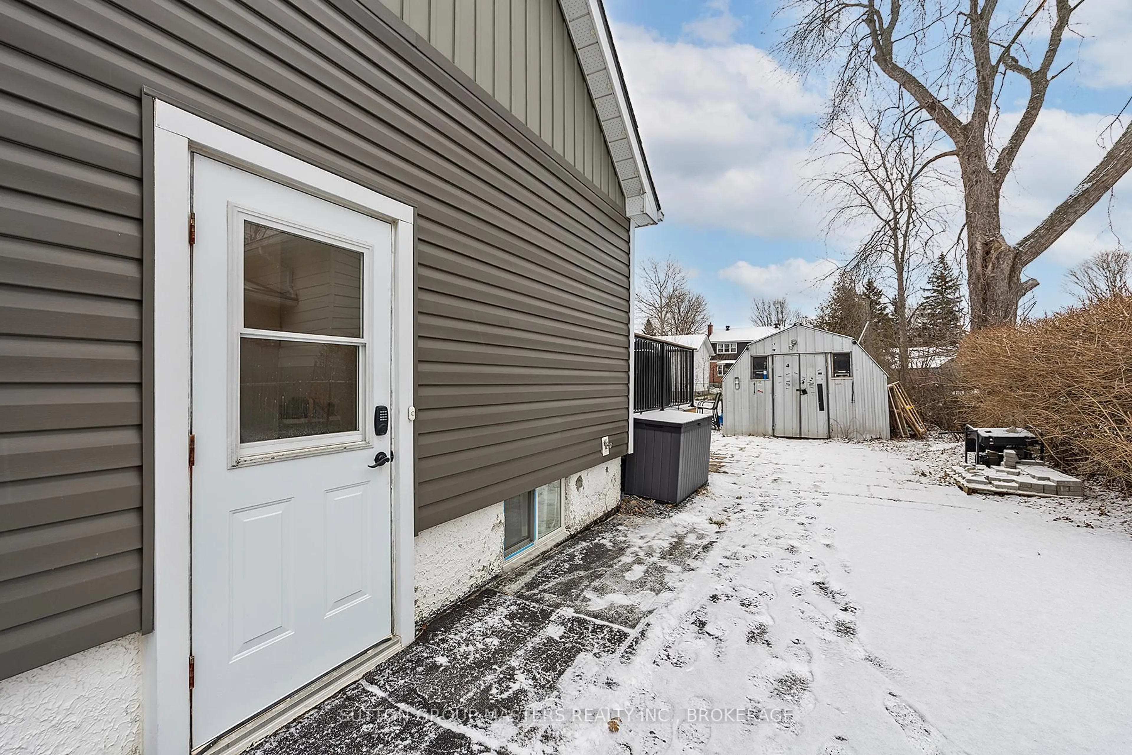 Unknown for 4 Bishop St, Kingston Ontario K7M 3P4