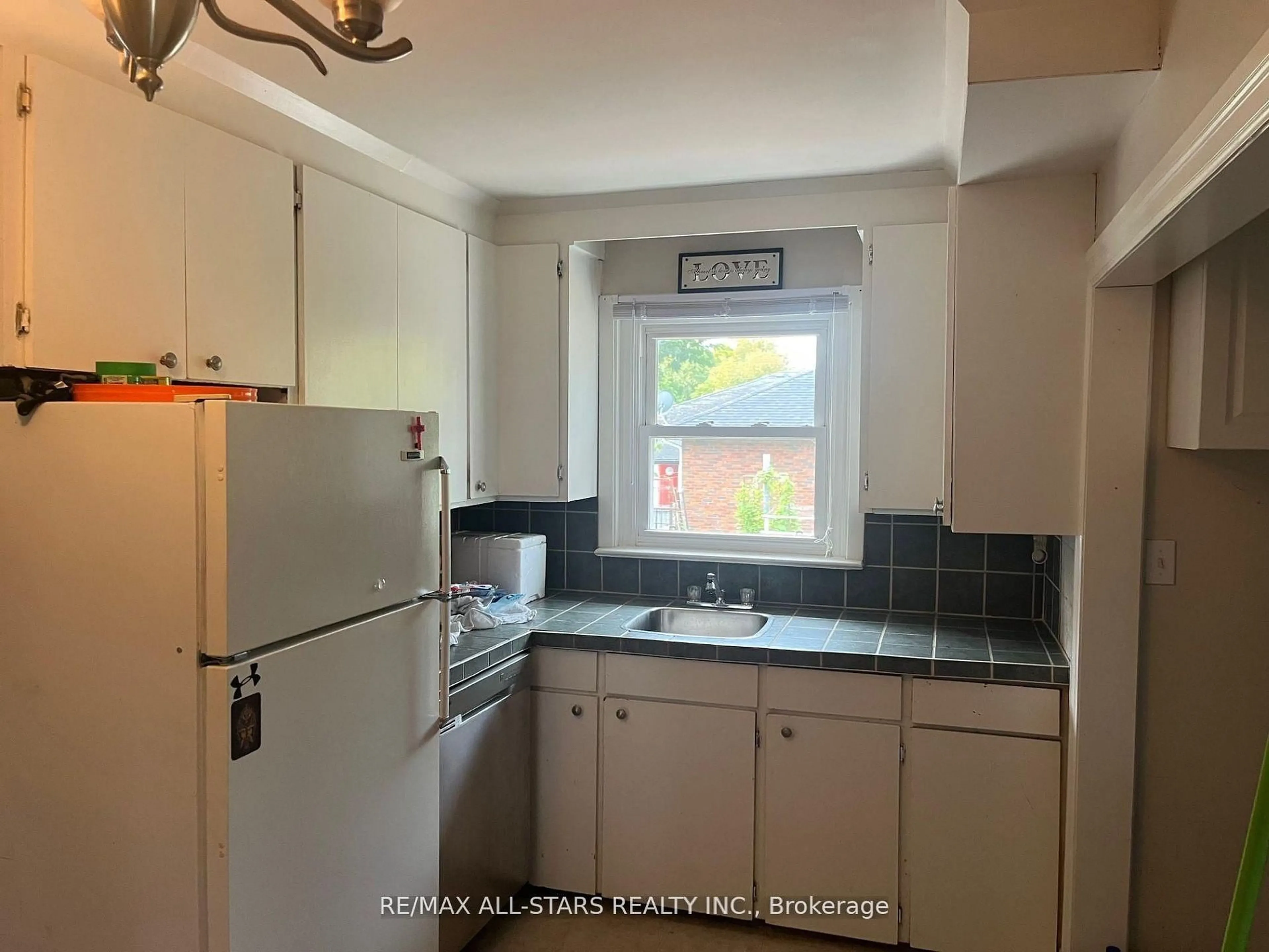 Standard kitchen, unknown for 27 Margaret St, Port Hope Ontario L1A 1Y4