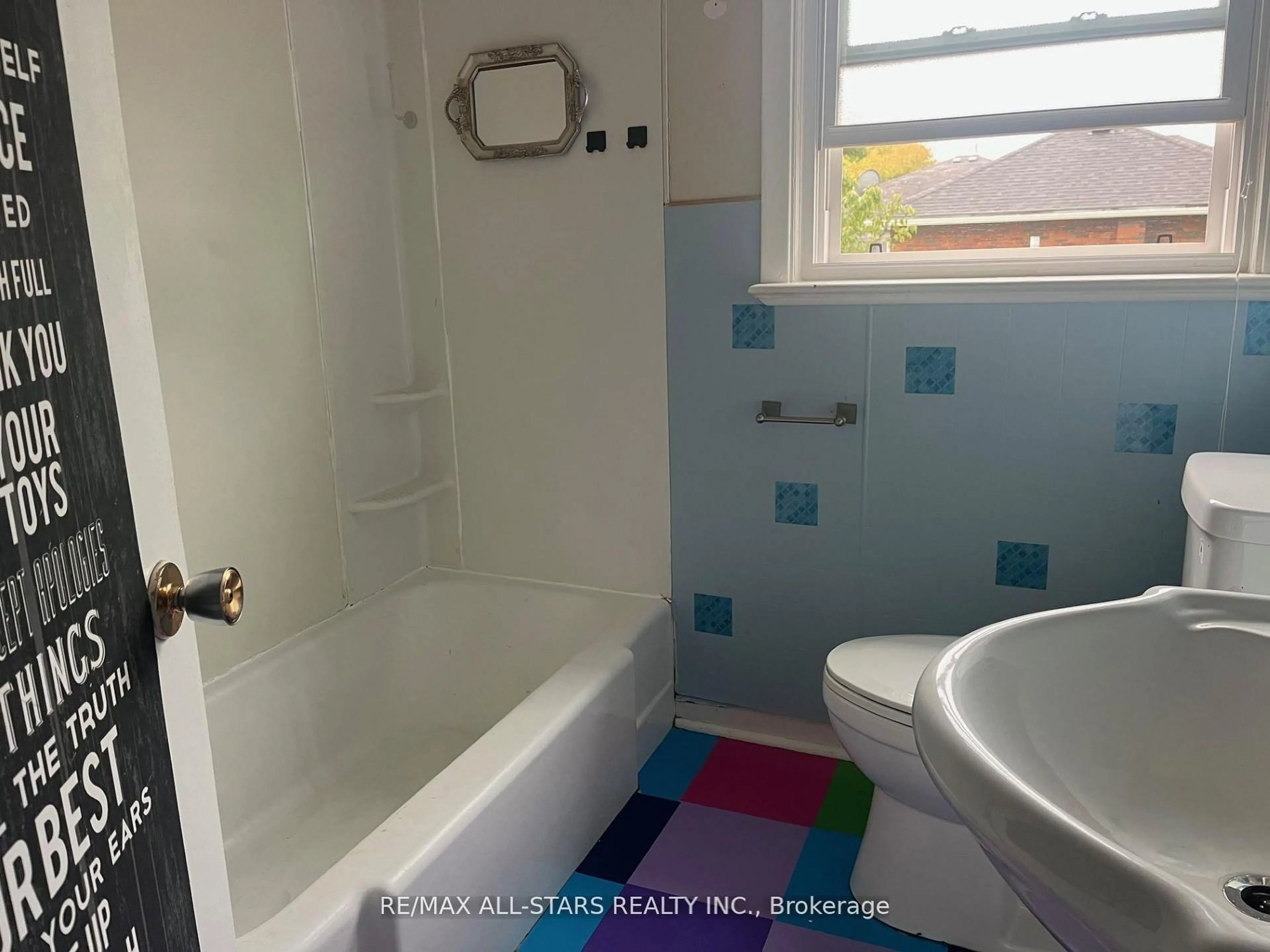 Standard bathroom, ceramic/tile floor for 27 Margaret St, Port Hope Ontario L1A 1Y4