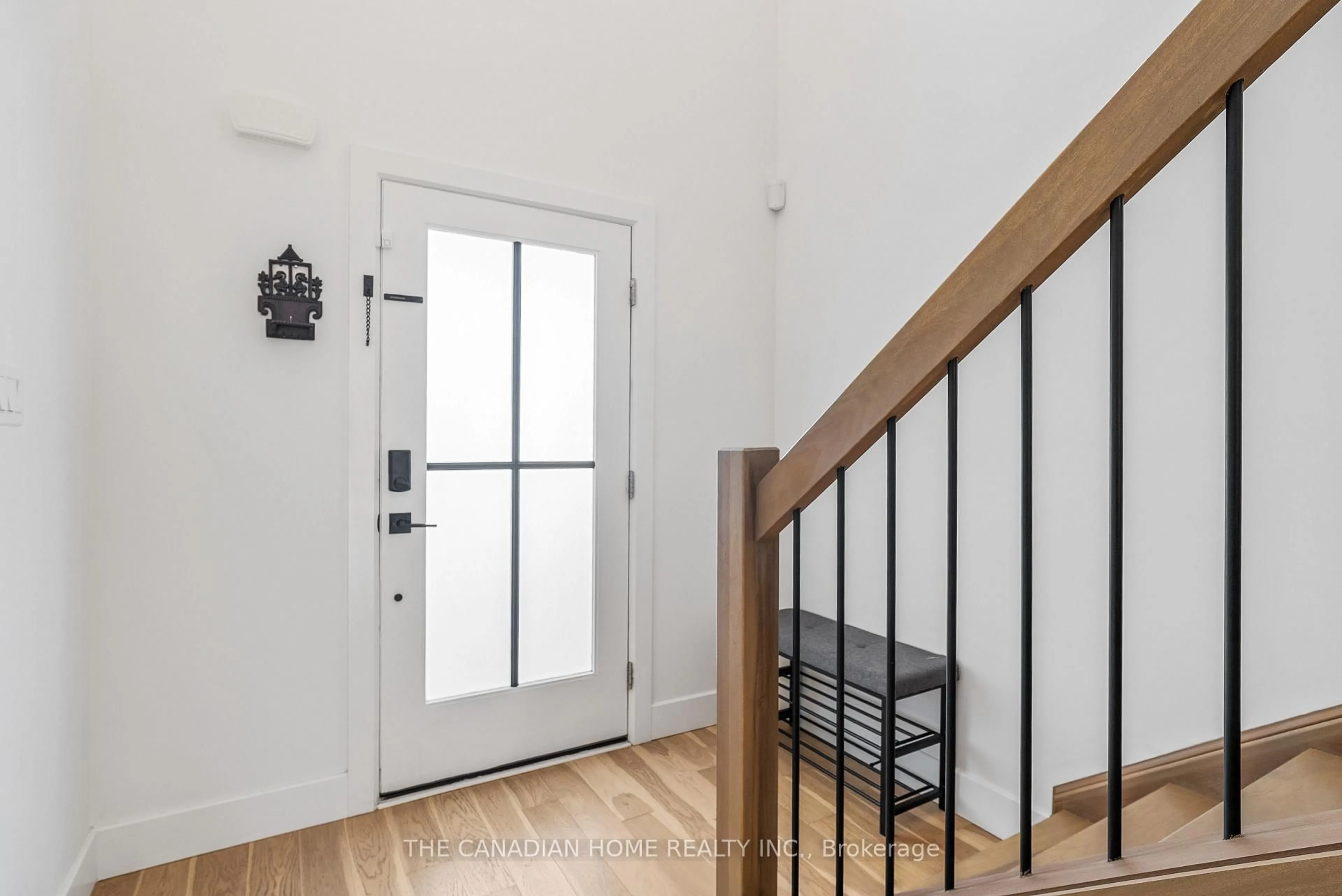 Indoor entryway for 1583 BOB SCHRAM Way, London North Ontario N6G 3K2