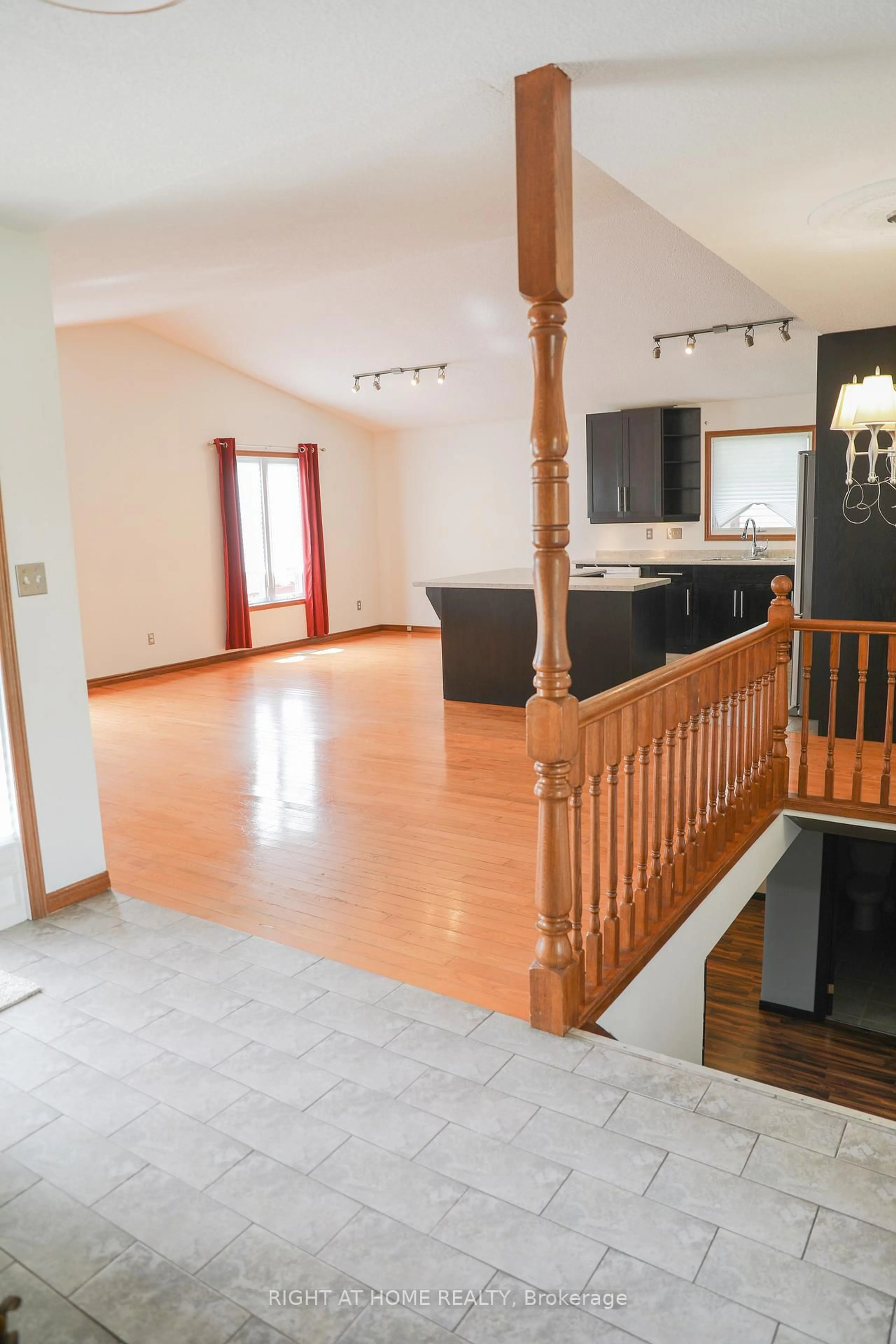 Open concept kitchen, unknown for 516 Springbank Ave, Woodstock Ontario N4T 1H1