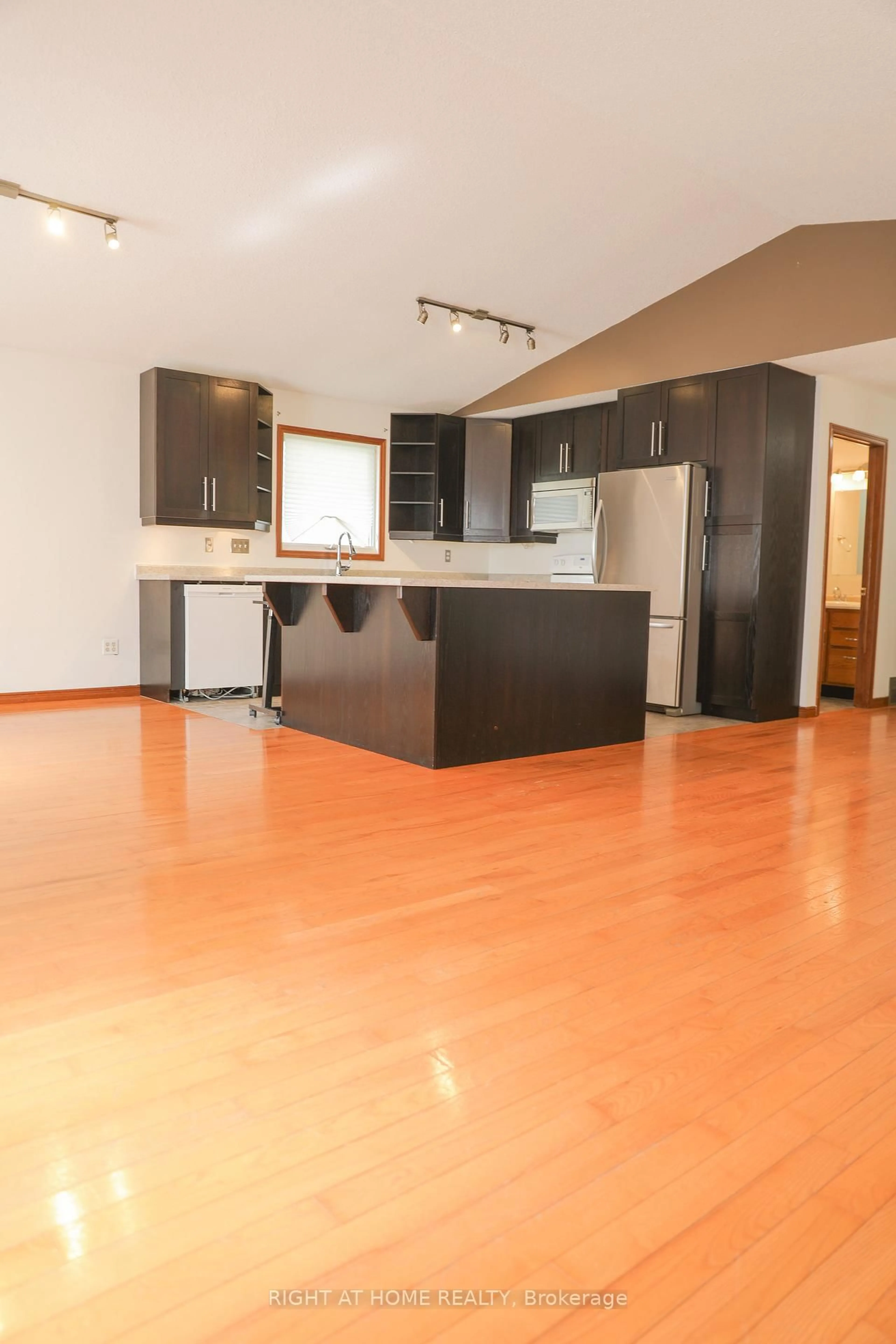 Open concept kitchen, unknown for 516 Springbank Ave, Woodstock Ontario N4T 1H1