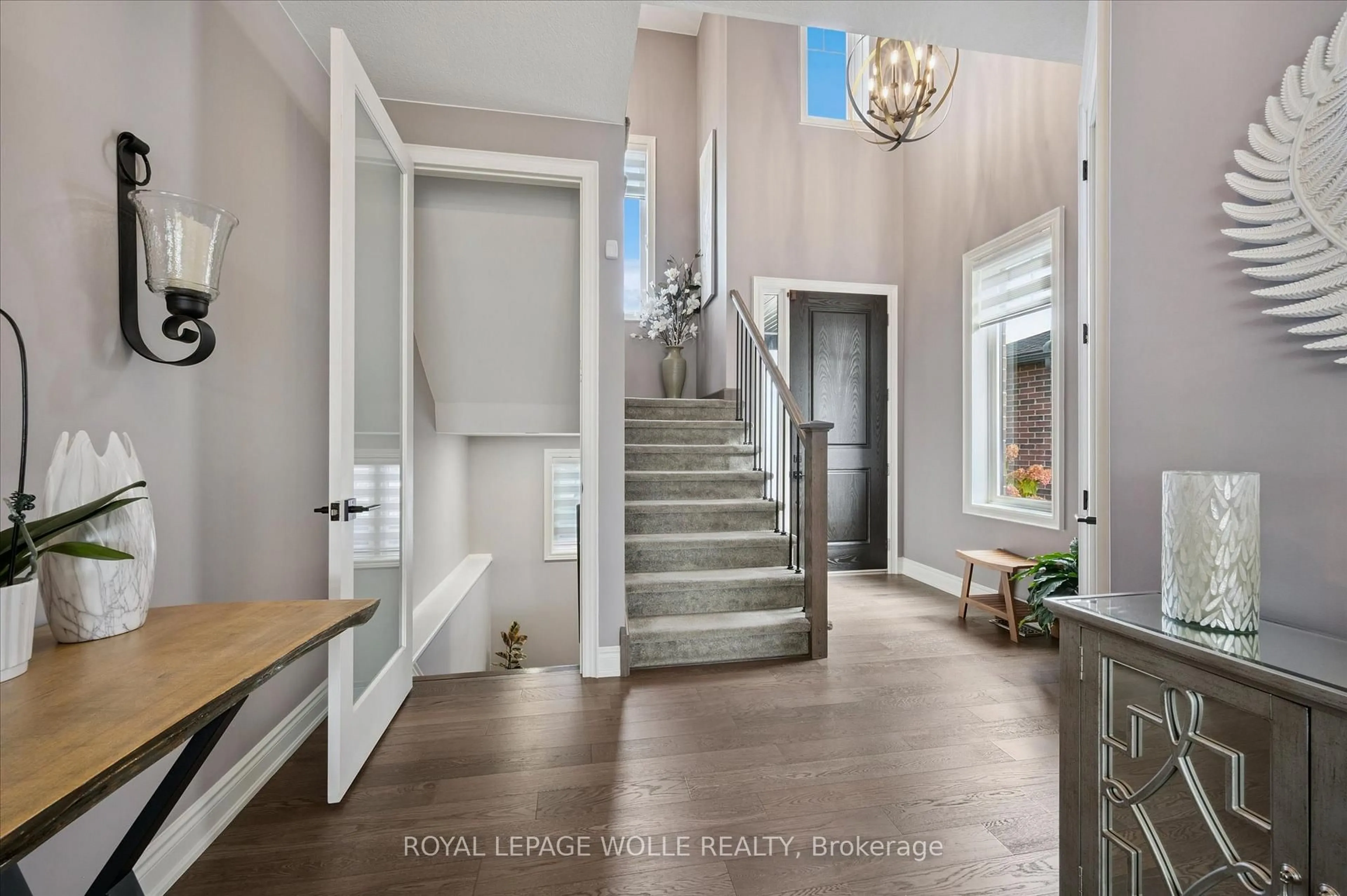 Indoor entryway for 22 Marty Lane, Wilmot Ontario N3A 4N8