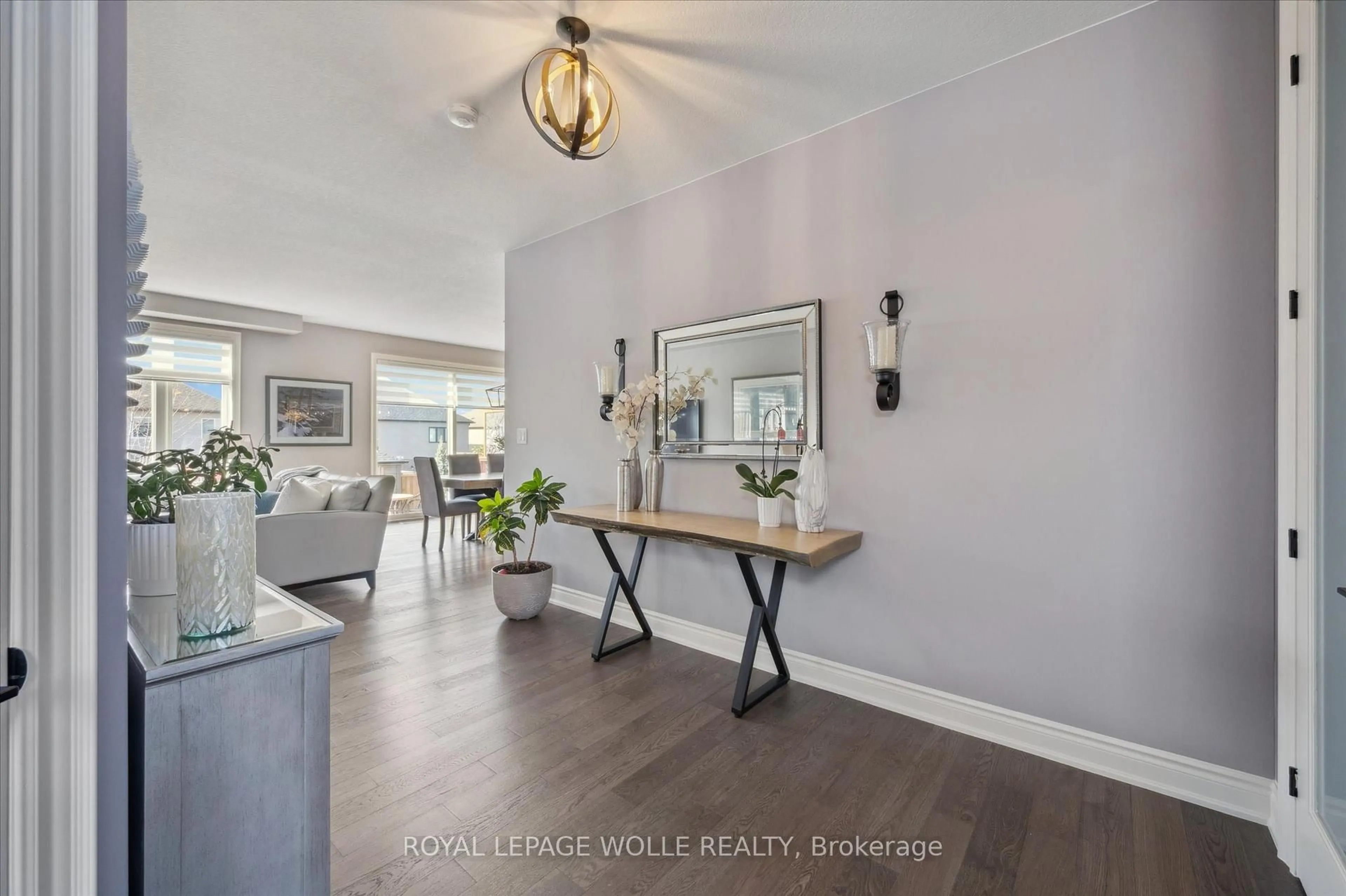 Indoor entryway for 22 Marty Lane, Wilmot Ontario N3A 4N8