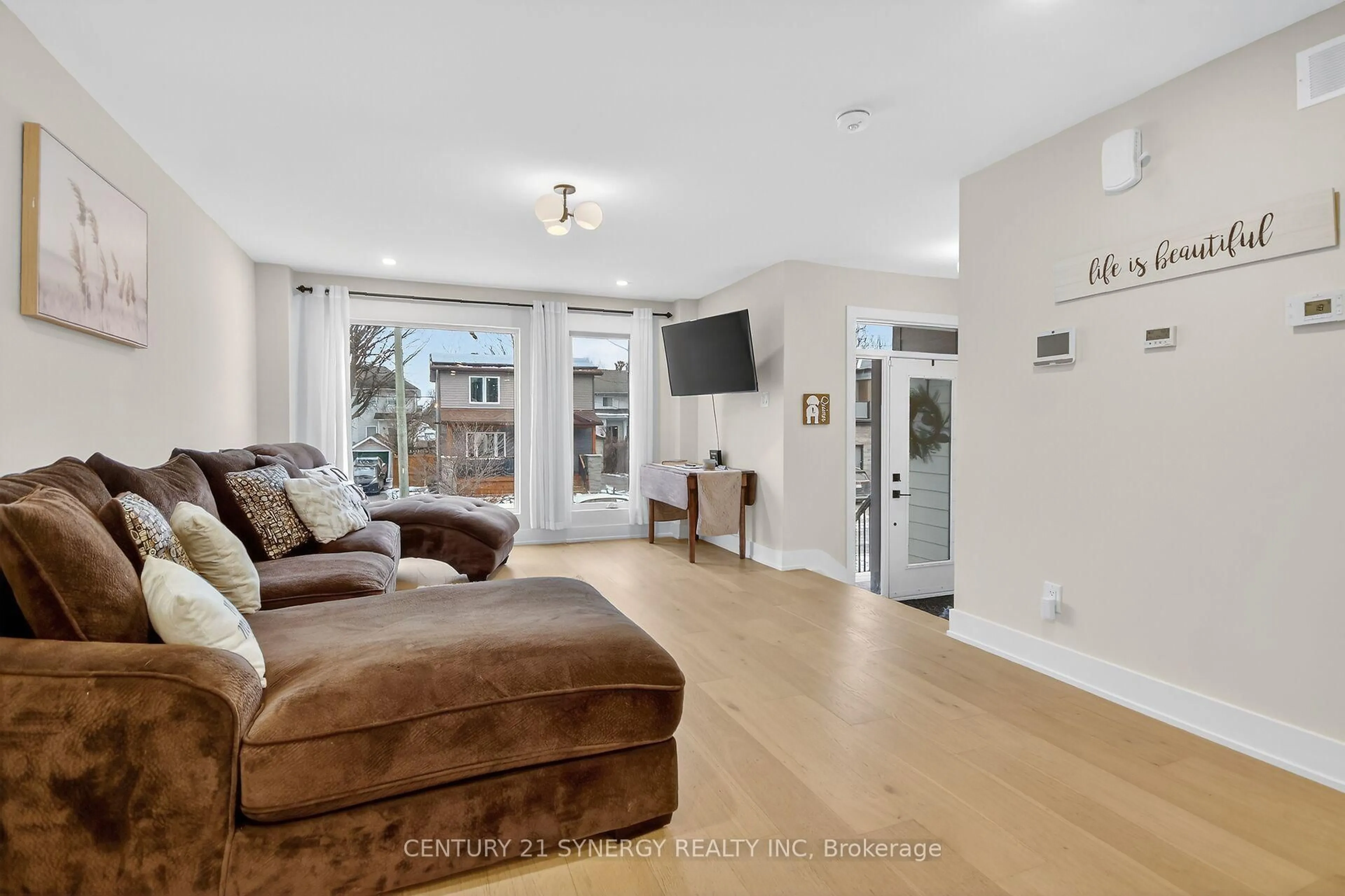 Living room with furniture, unknown for 116 King George St, Ottawa Ontario K1K 1V3