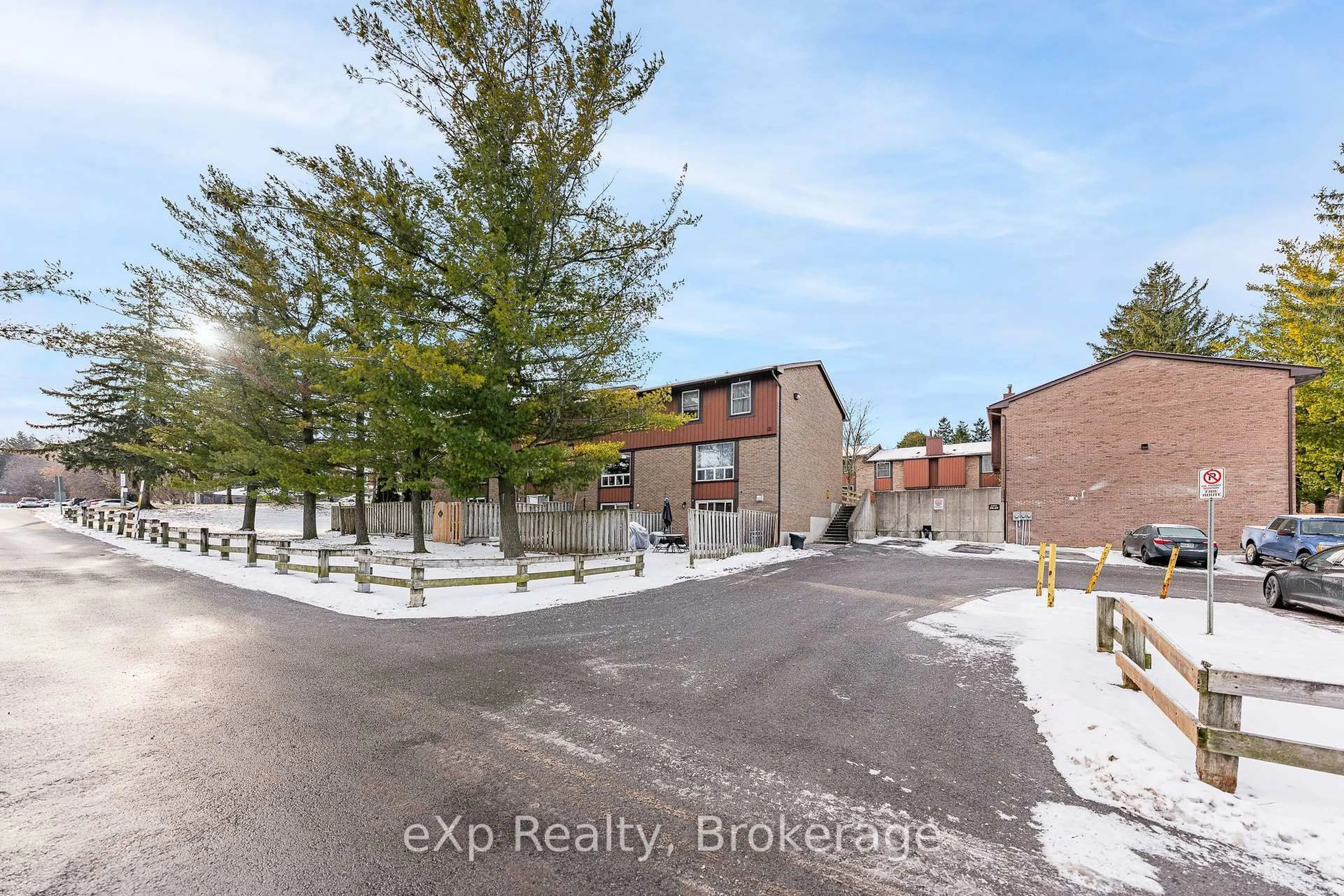 A pic from outside/outdoor area/front of a property/back of a property/a pic from drone, street for 539 Willow Rd #66, Guelph Ontario N1H 7G3