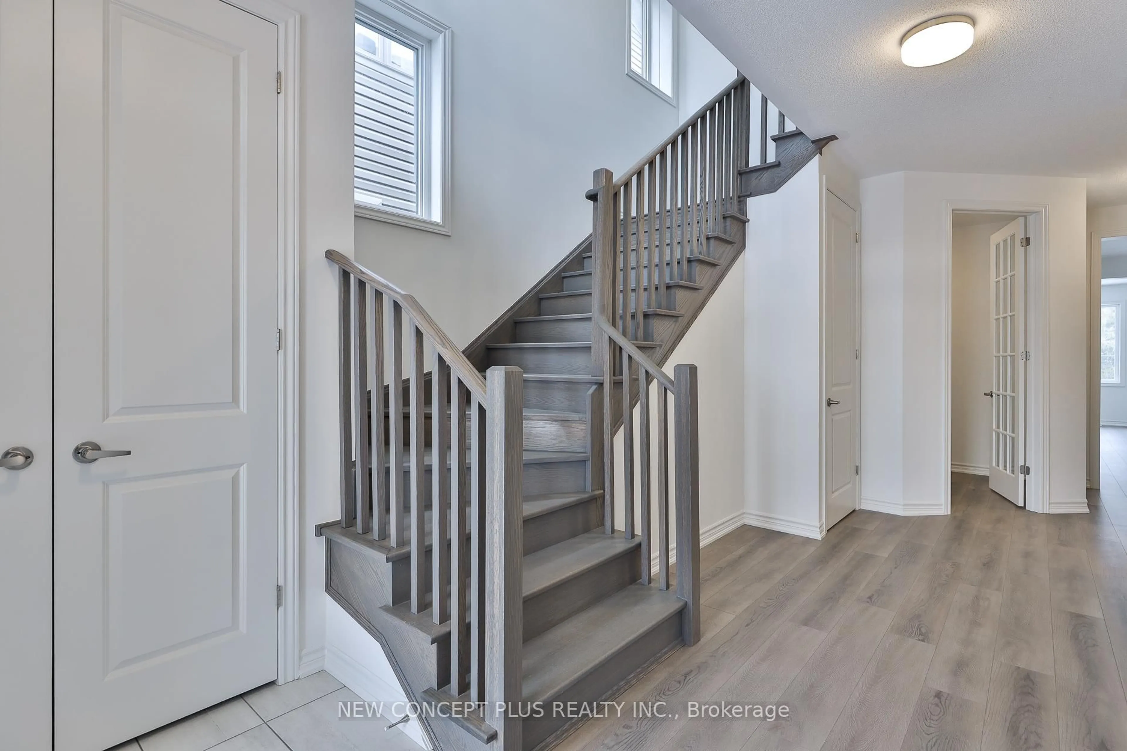 Stairs for 1077 Denton Dr, Cobourg Ontario K9A 3T8