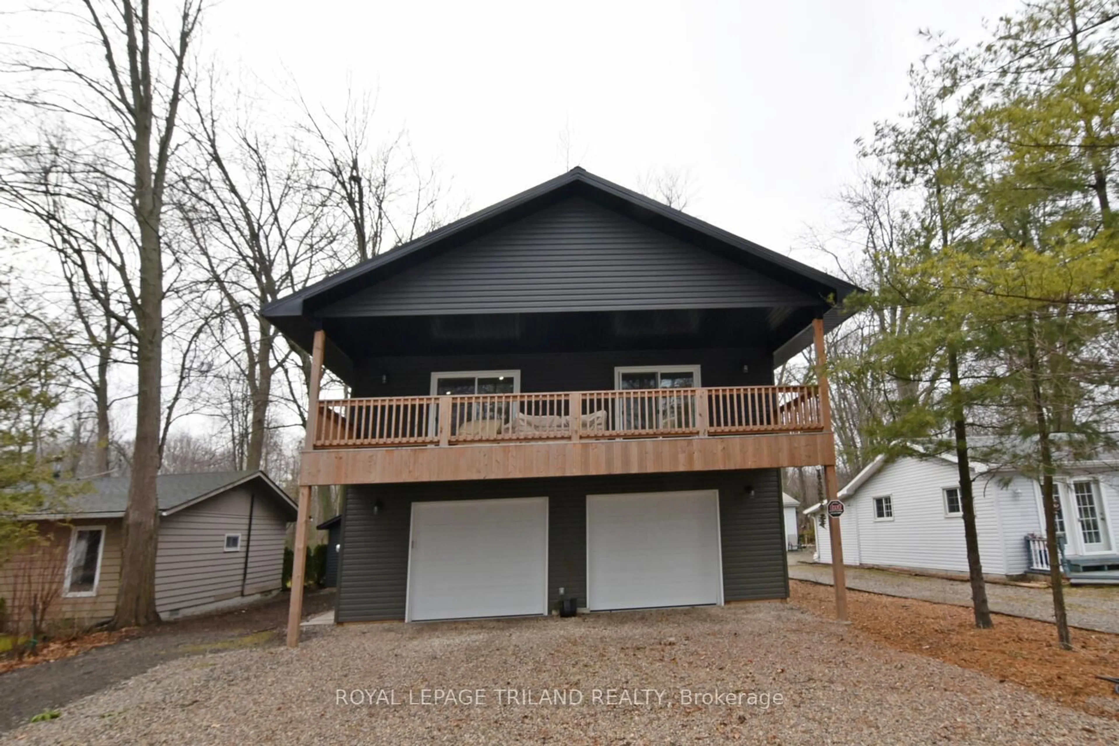 Home with vinyl exterior material, unknown for 9904 LAKE Rd, Lambton Shores Ontario N0N 1J1