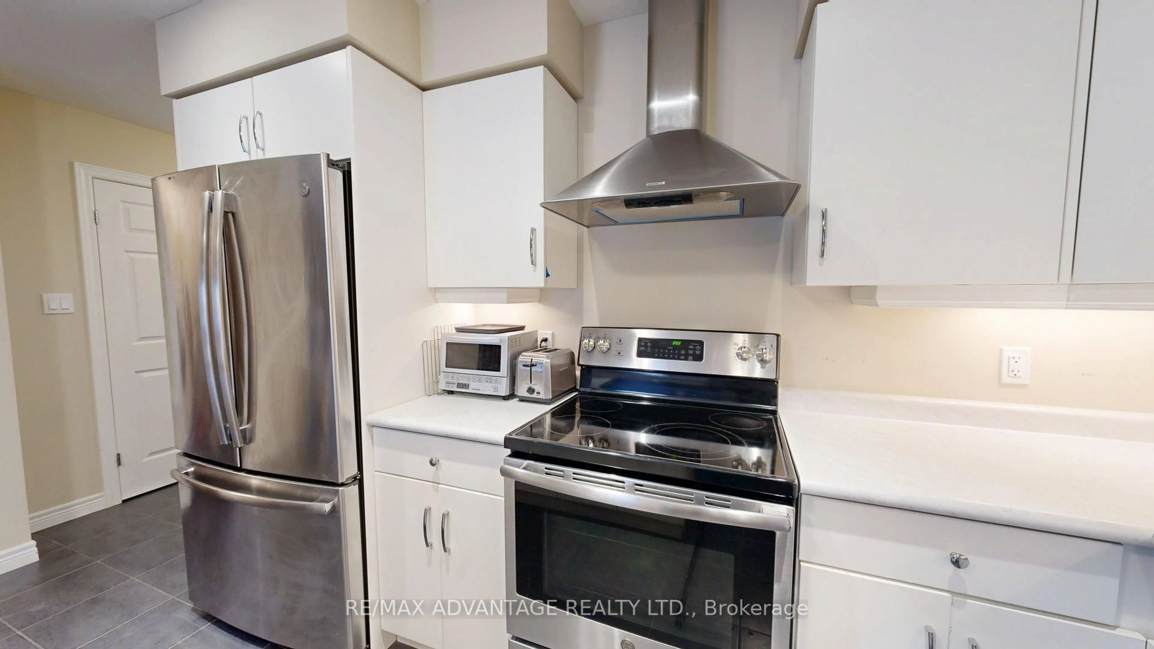 Standard kitchen, unknown for 1220 Riverbend Rd #81, London South Ontario N6K 0G5