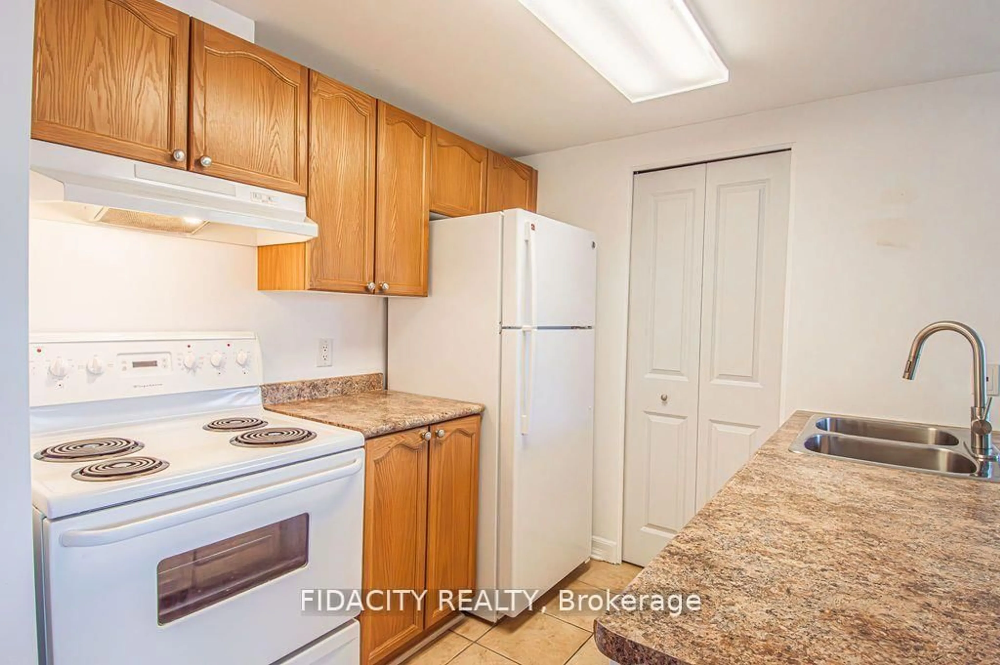 Standard kitchen, unknown for 310 Central Park Dr #5L, Ottawa Ontario K2C 4G4