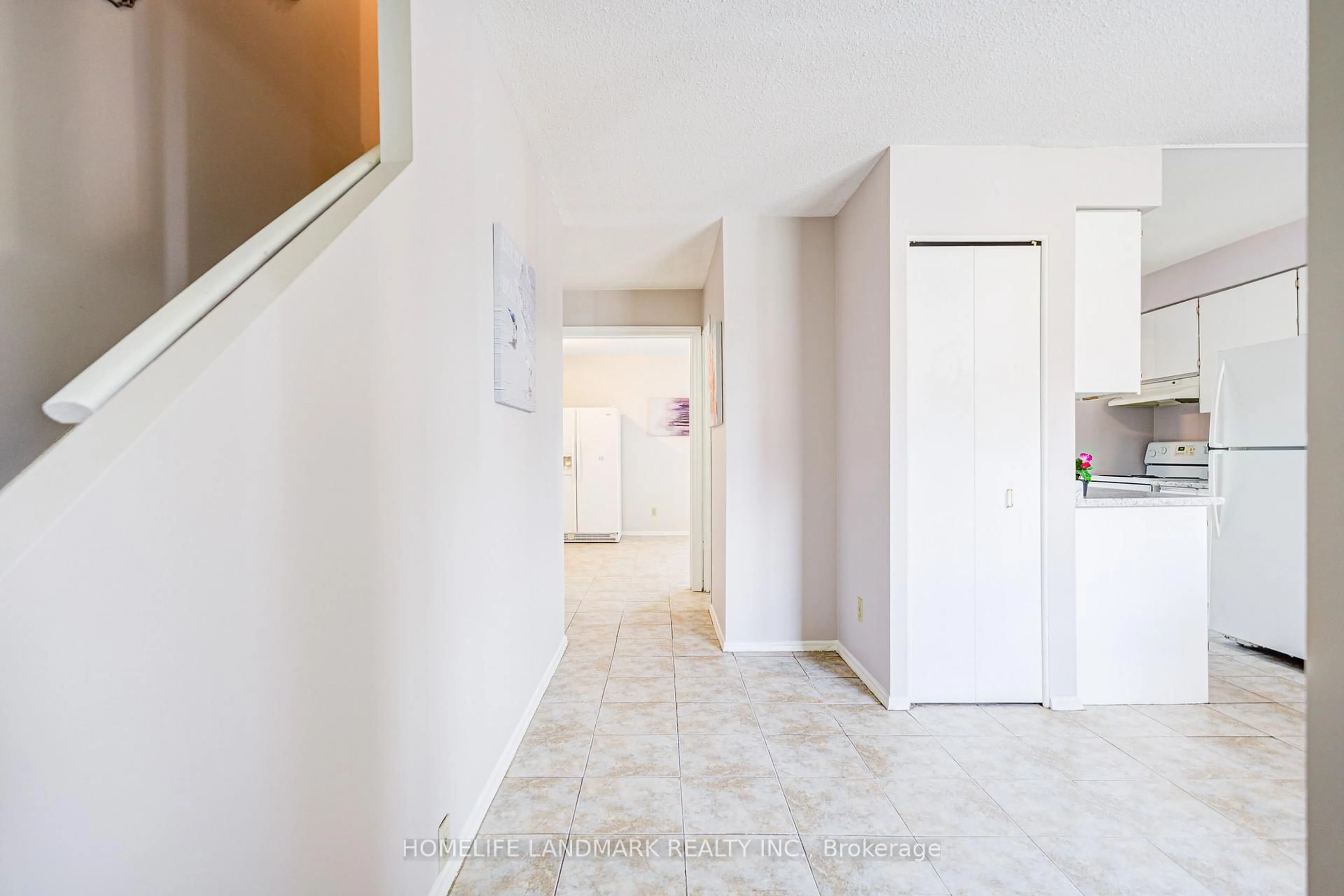 Indoor foyer for 401 Keats Way #2, Waterloo Ontario N2L 5S7