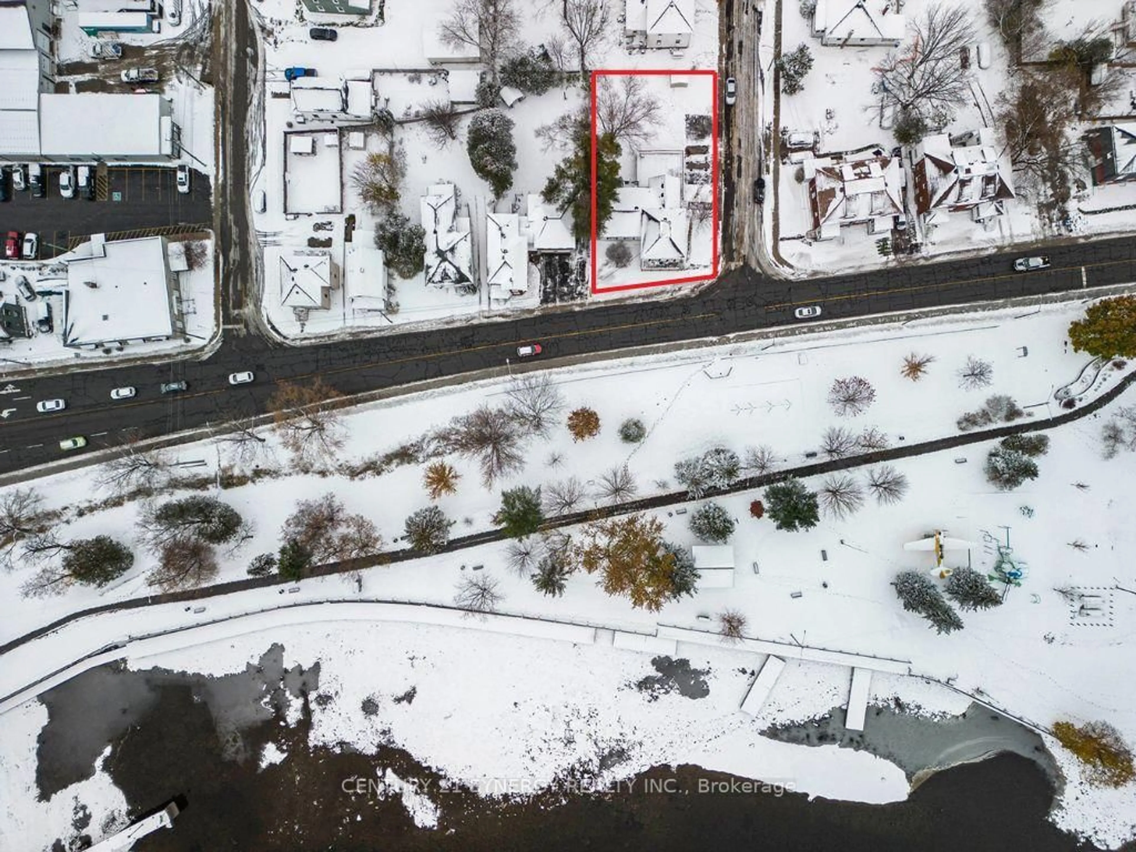 A pic from outside/outdoor area/front of a property/back of a property/a pic from drone, street for 17 Lombard St, Smiths Falls Ontario K7A 4E8