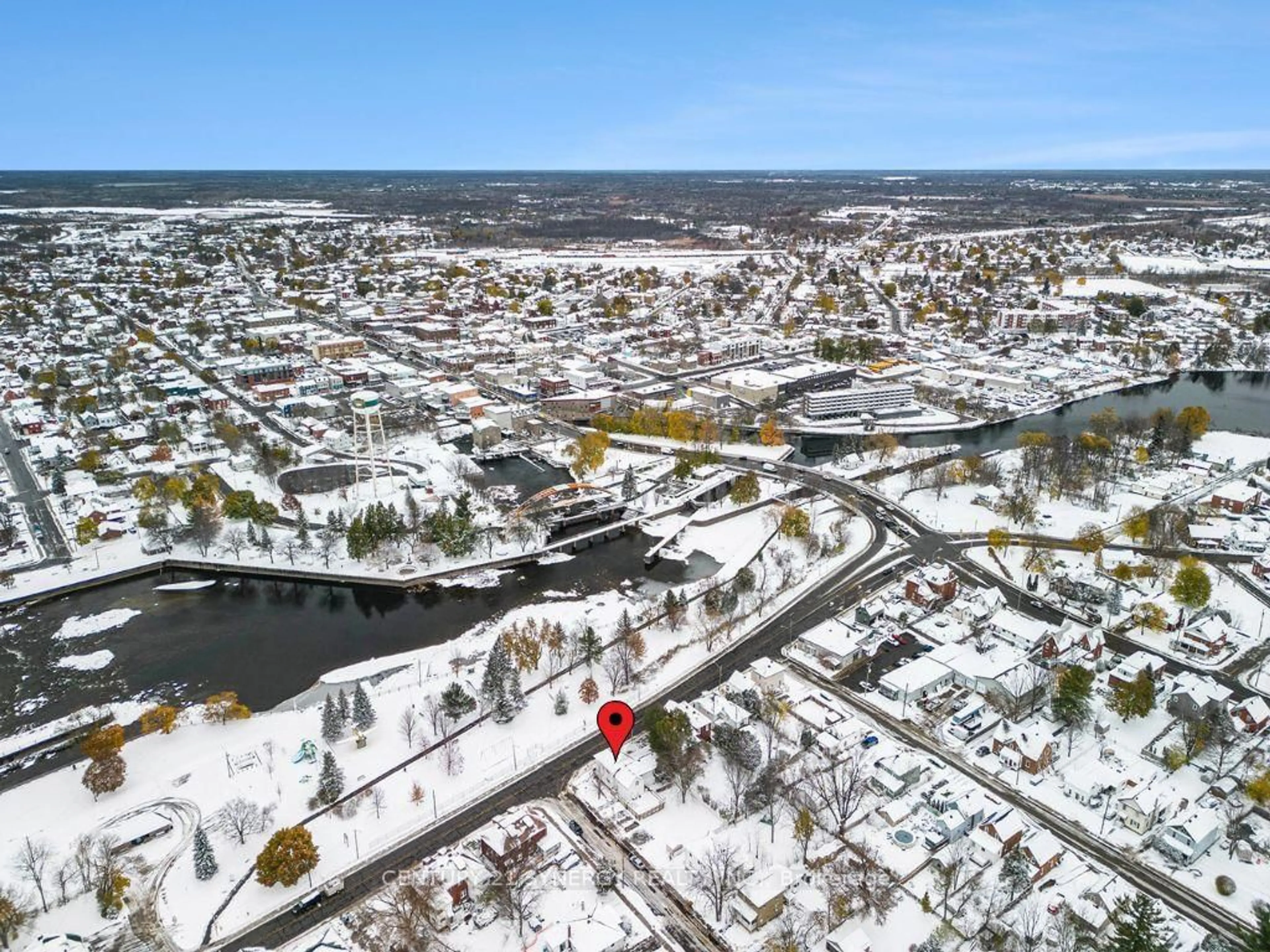 A pic from outside/outdoor area/front of a property/back of a property/a pic from drone, street for 17 Lombard St, Smiths Falls Ontario K7A 4E8