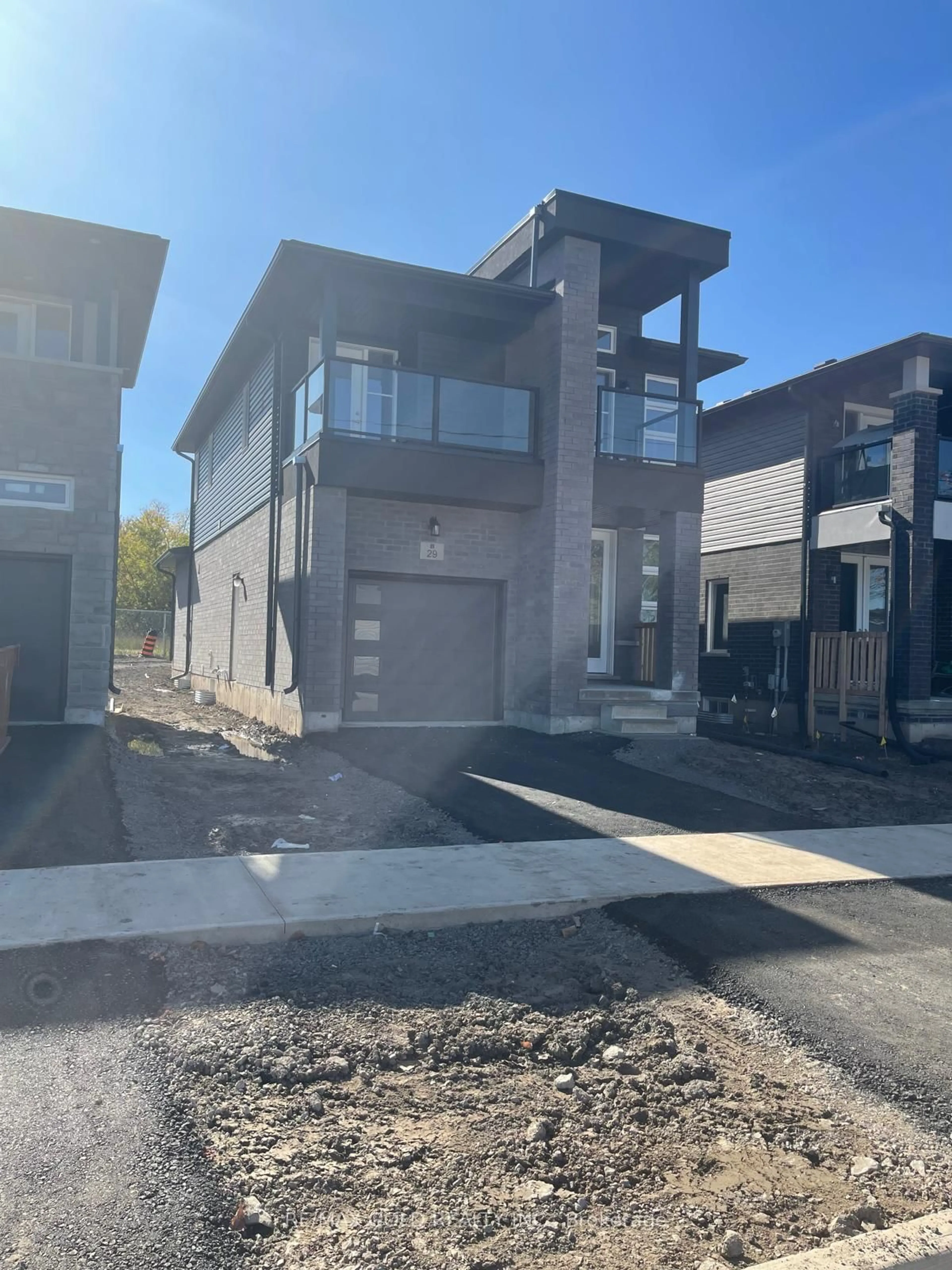 Unknown for 29 Laugher Ave, Welland Ontario L3B 0N6