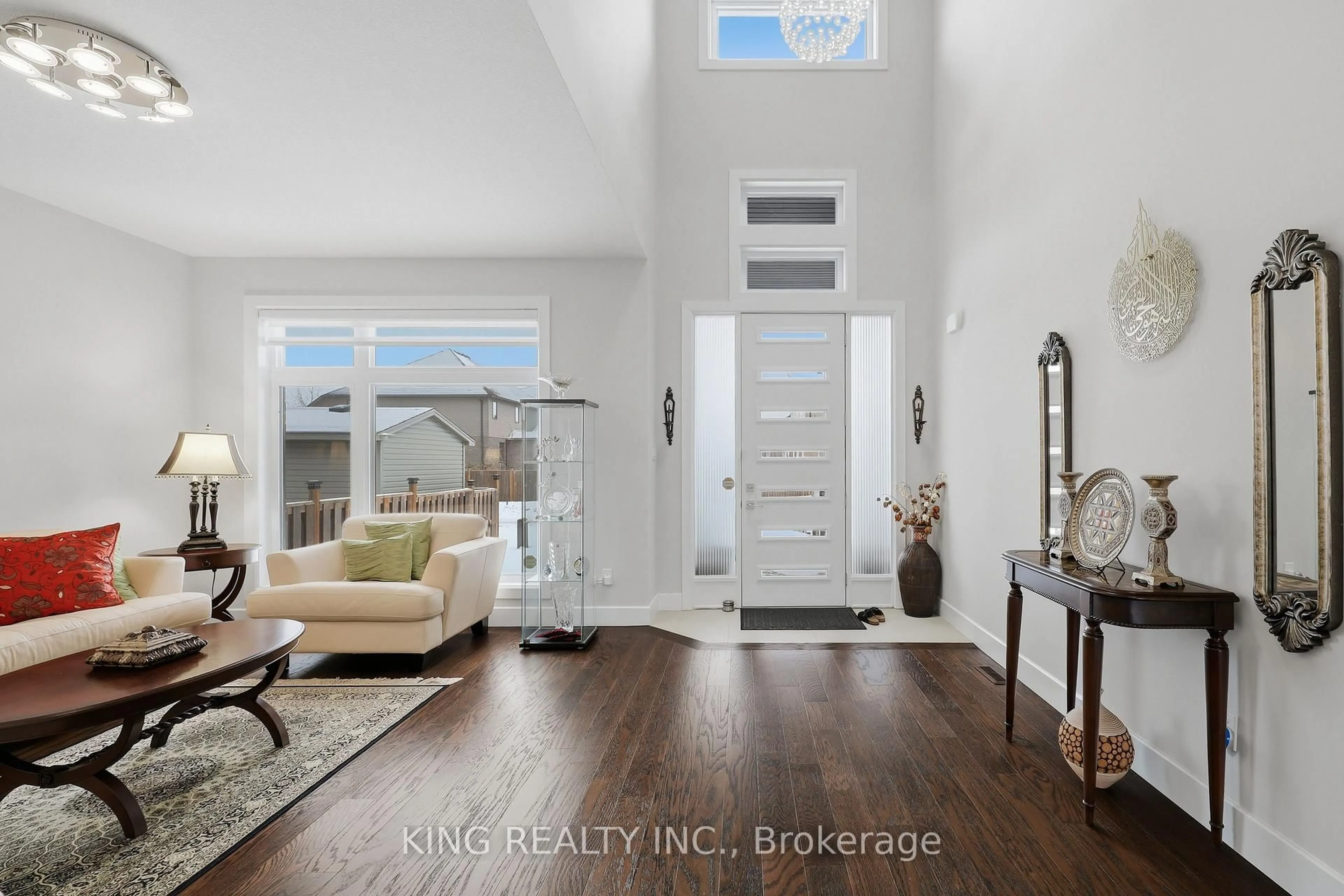 Indoor entryway for 1615 SANDRIDGE Lane, London North Ontario N5X 0G5