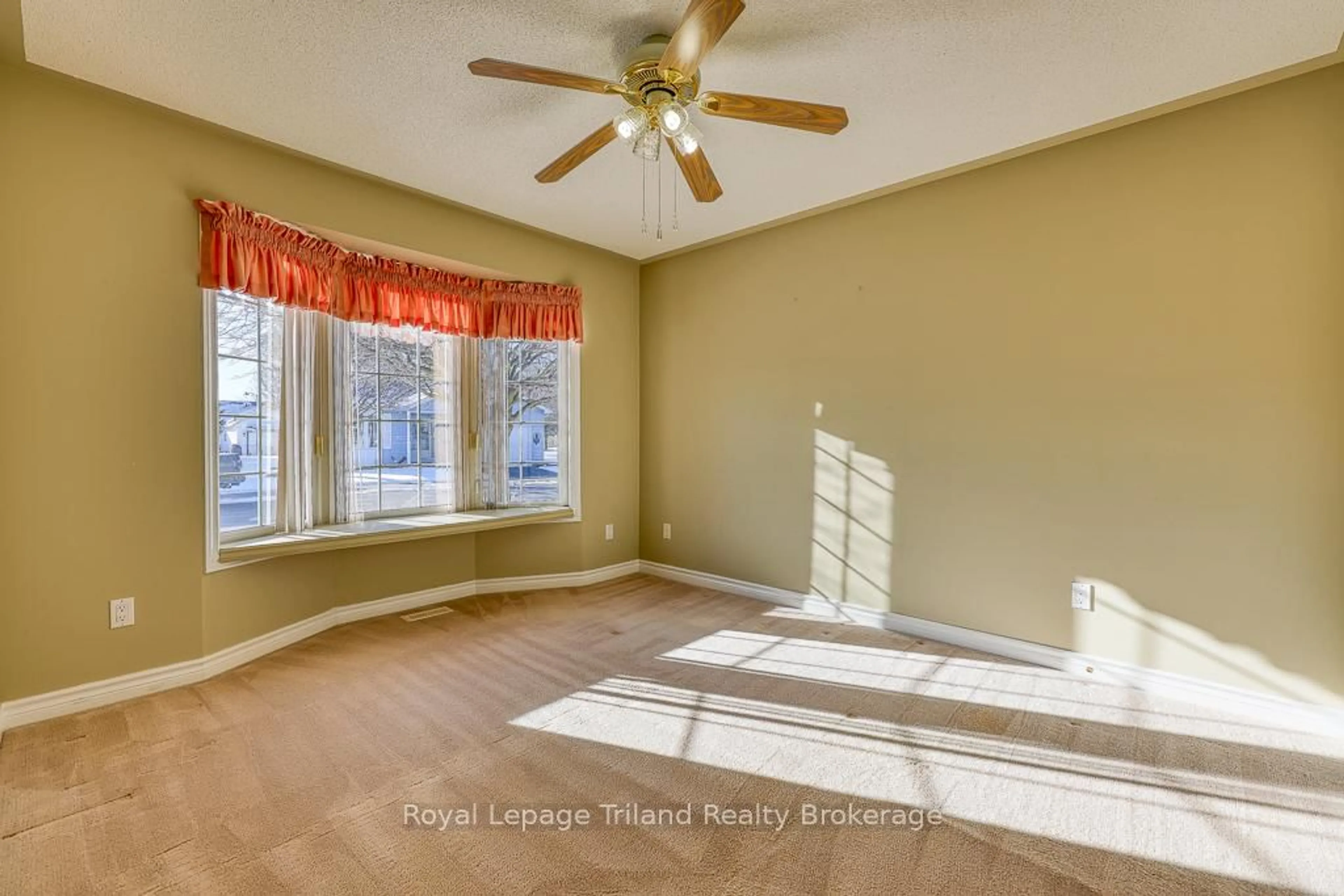 Unknown for 10 Armstrong Dr, Tillsonburg Ontario N4G 5T3