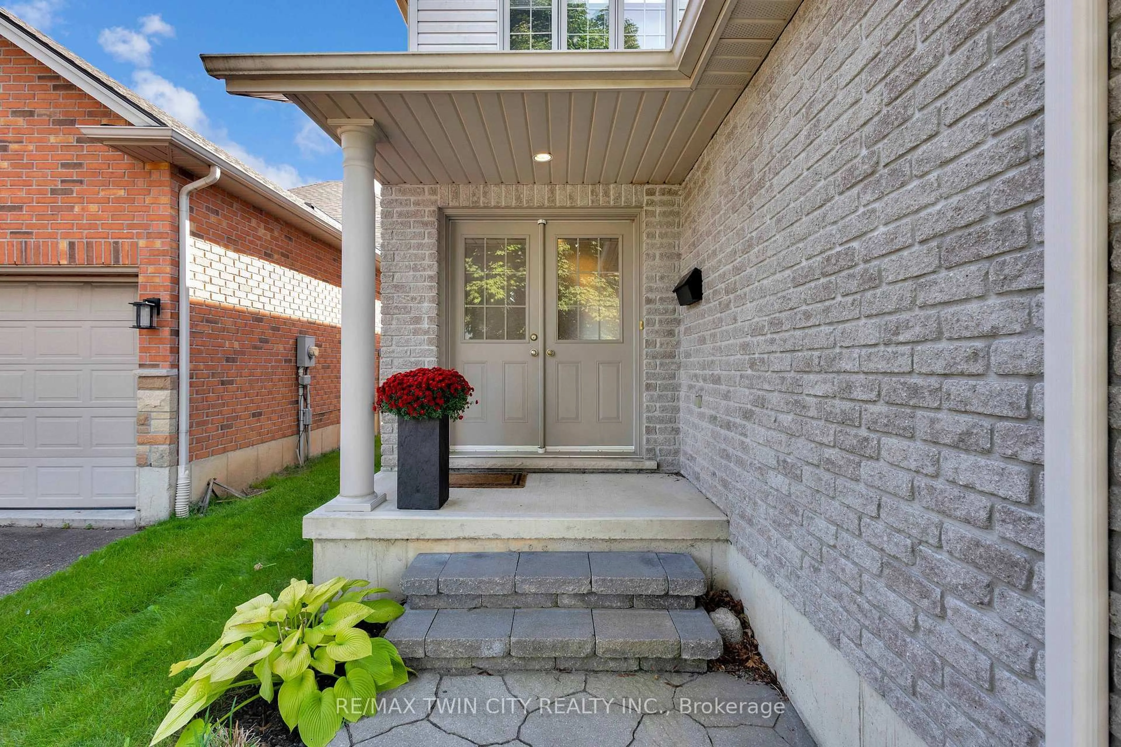 Home with brick exterior material, street for 4 Fuller Crt, Brantford Ontario N3S 0A6