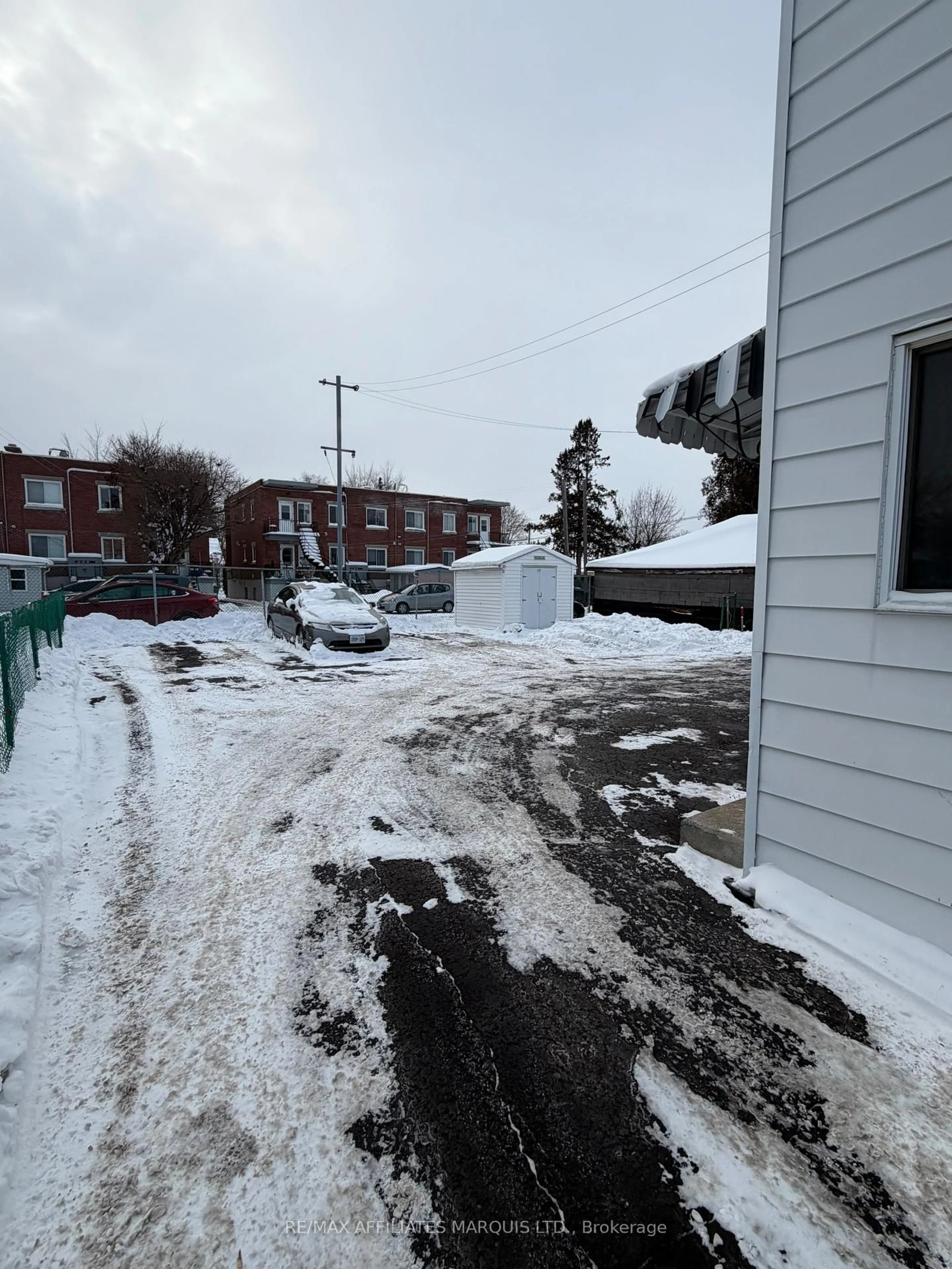 Parking for 424 Guy St, Cornwall Ontario K6H 4V5