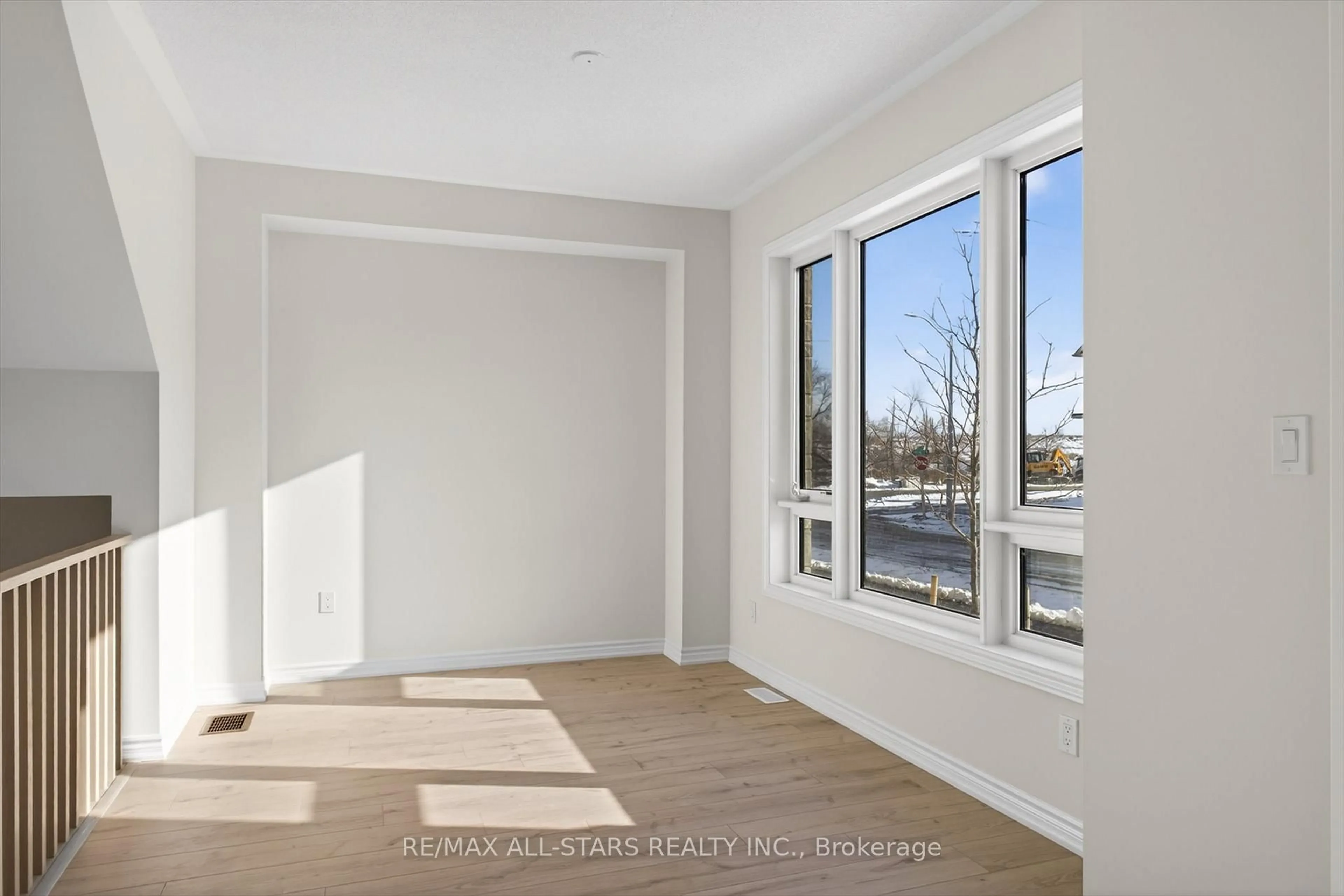 Indoor entryway for 164 Alcorn Dr, Kawartha Lakes Ontario K9V 0T2