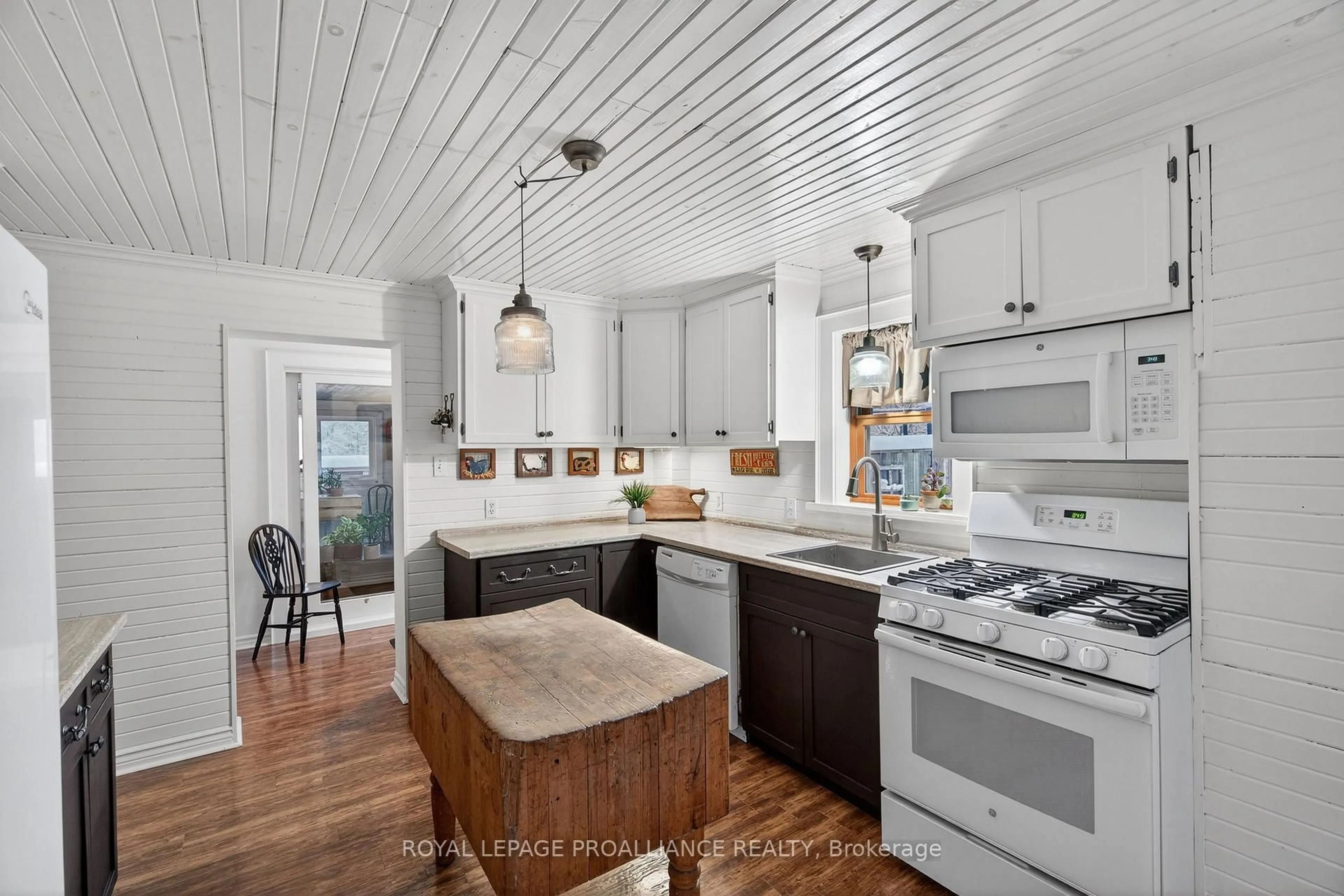 Open concept kitchen, unknown for 7802 Piccadilly Rd, Godfrey Ontario K0H 1T0