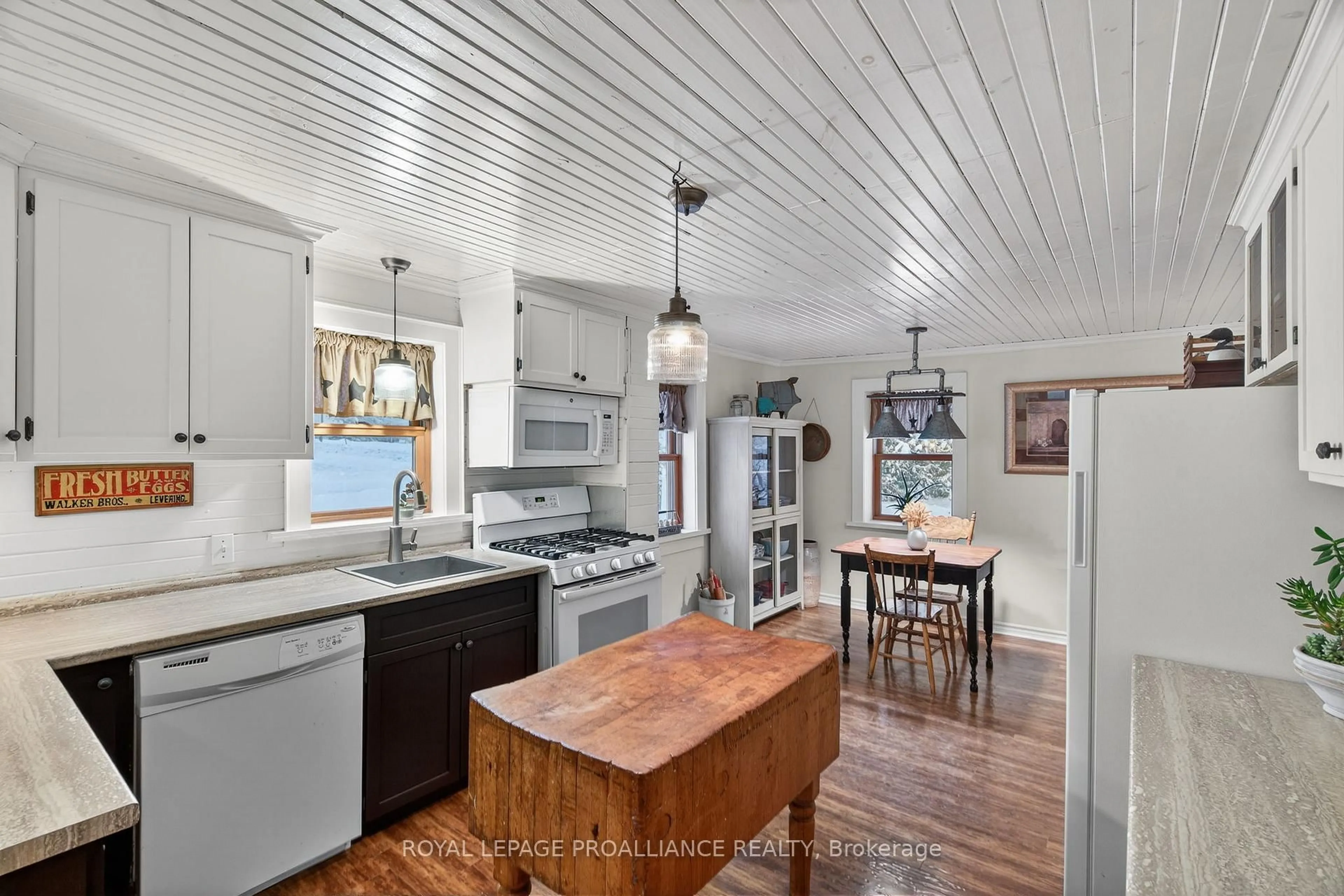 Open concept kitchen, unknown for 7802 Piccadilly Rd, Godfrey Ontario K0H 1T0