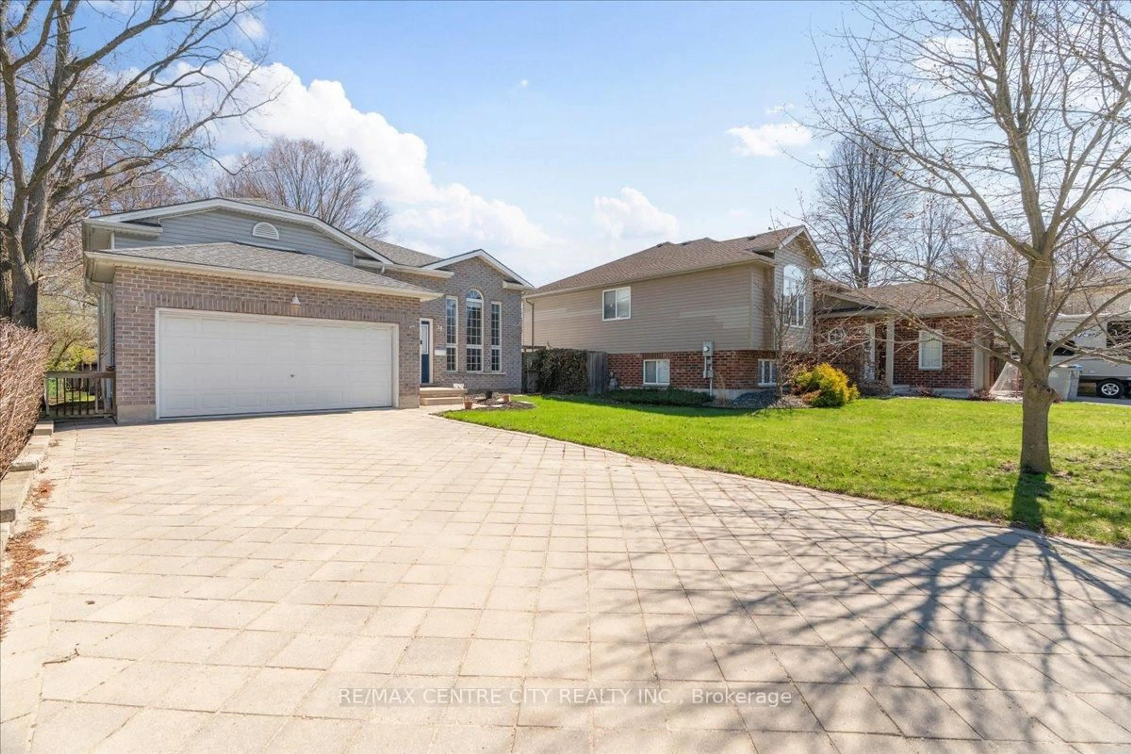 Unknown for 19 Dell Dr, Strathroy-Caradoc Ontario N7G 1C6