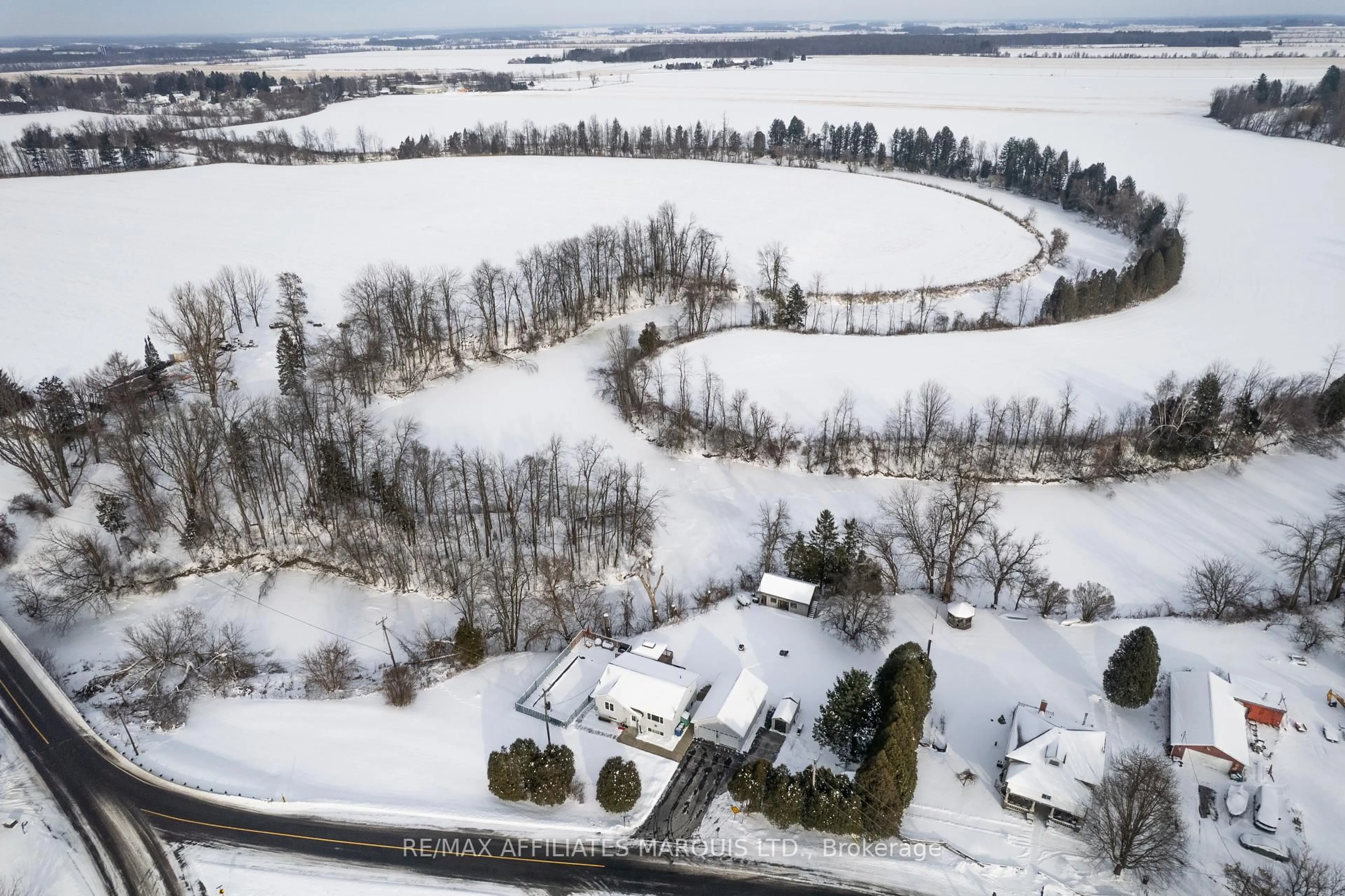 A pic from outside/outdoor area/front of a property/back of a property/a pic from drone, unknown for 5857 Kraft Rd, South Glengarry Ontario K0C 2J0
