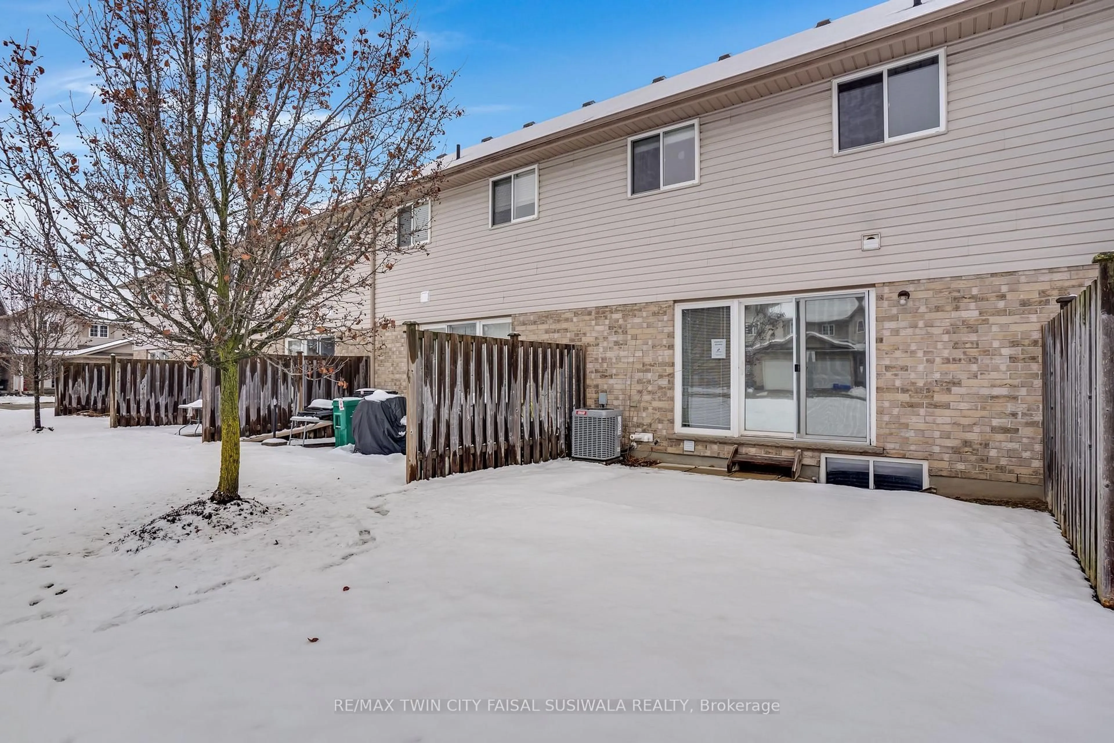 Patio, street for 310 FALLOWFIELD Dr, Kitchener Ontario N2C 0A9