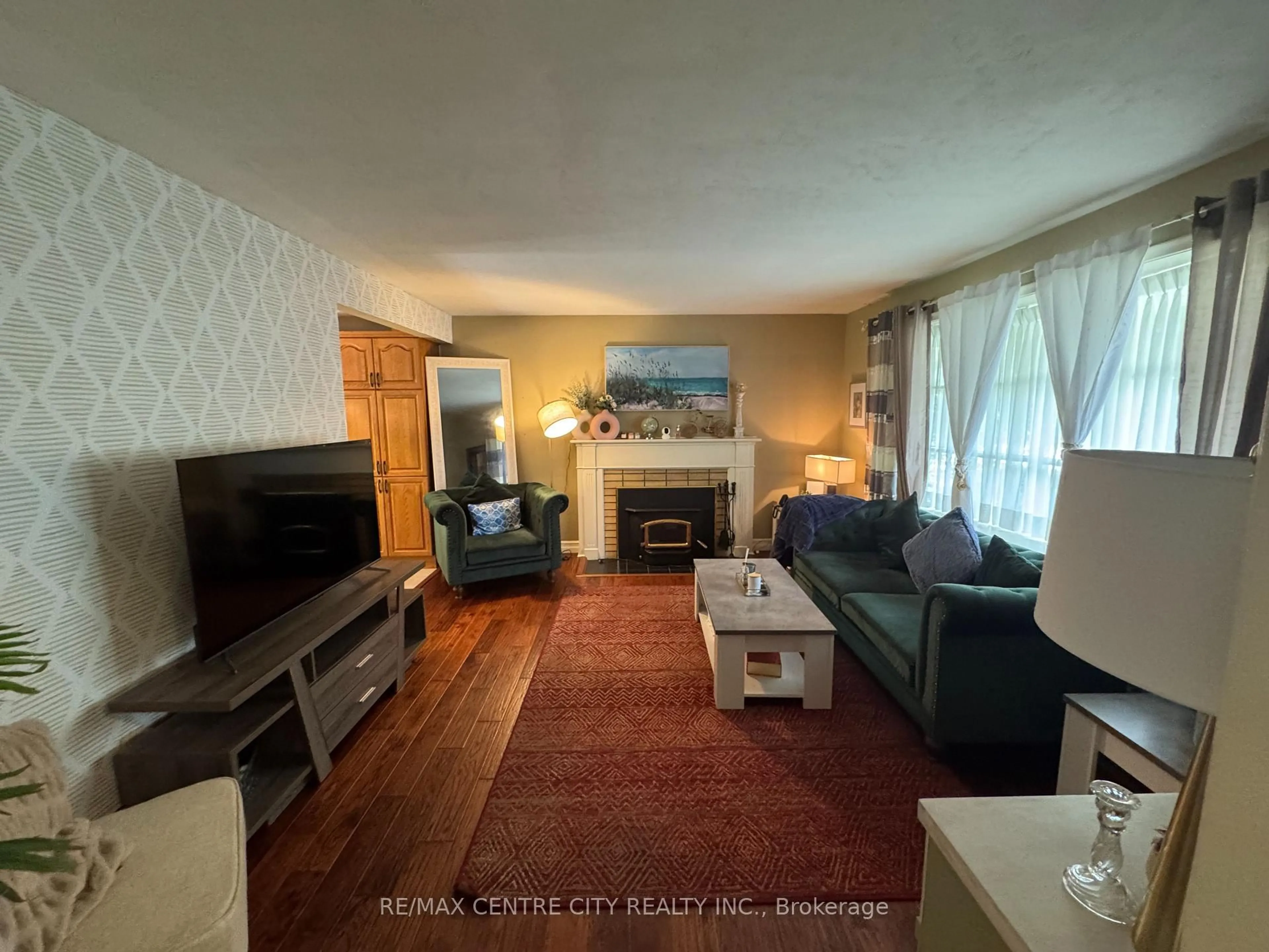Living room with furniture, unknown for 1462 Glengarry Ave, London North Ontario N5X 1R1
