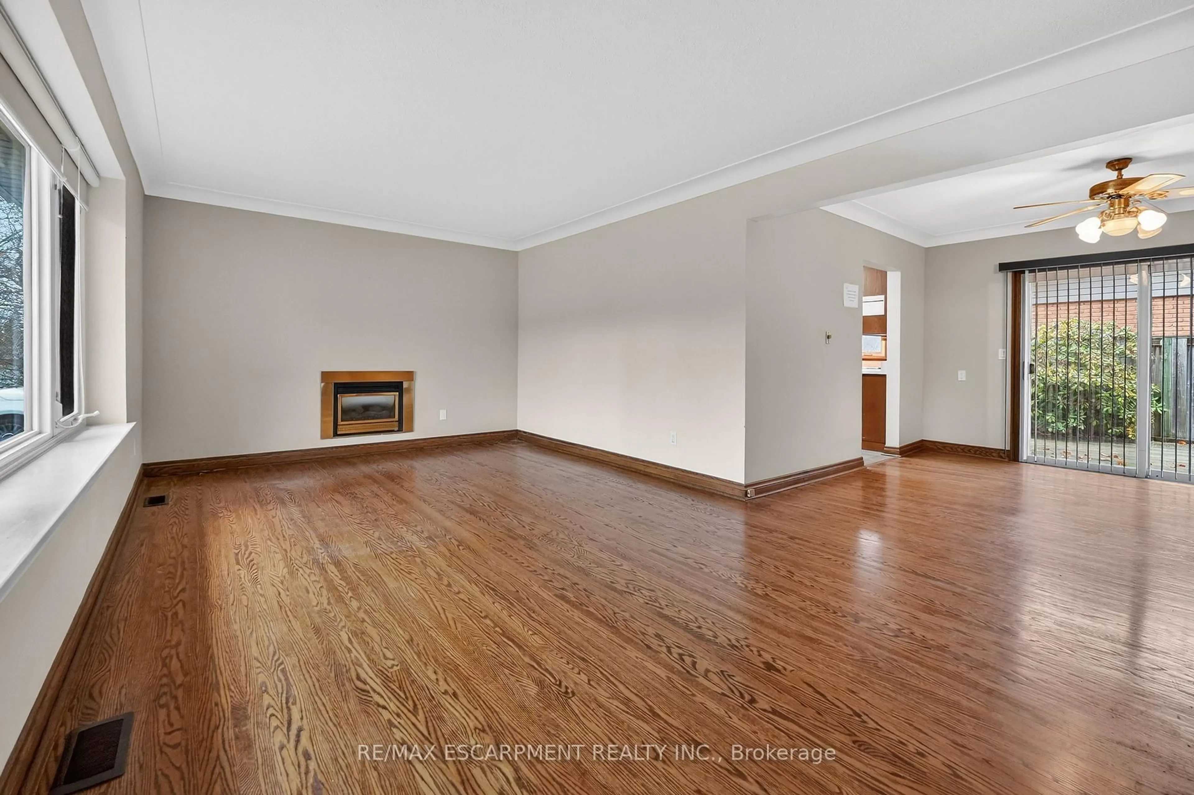 A pic of a room for 5 Brentwood Rd, Grimsby Ontario L3M 3V5