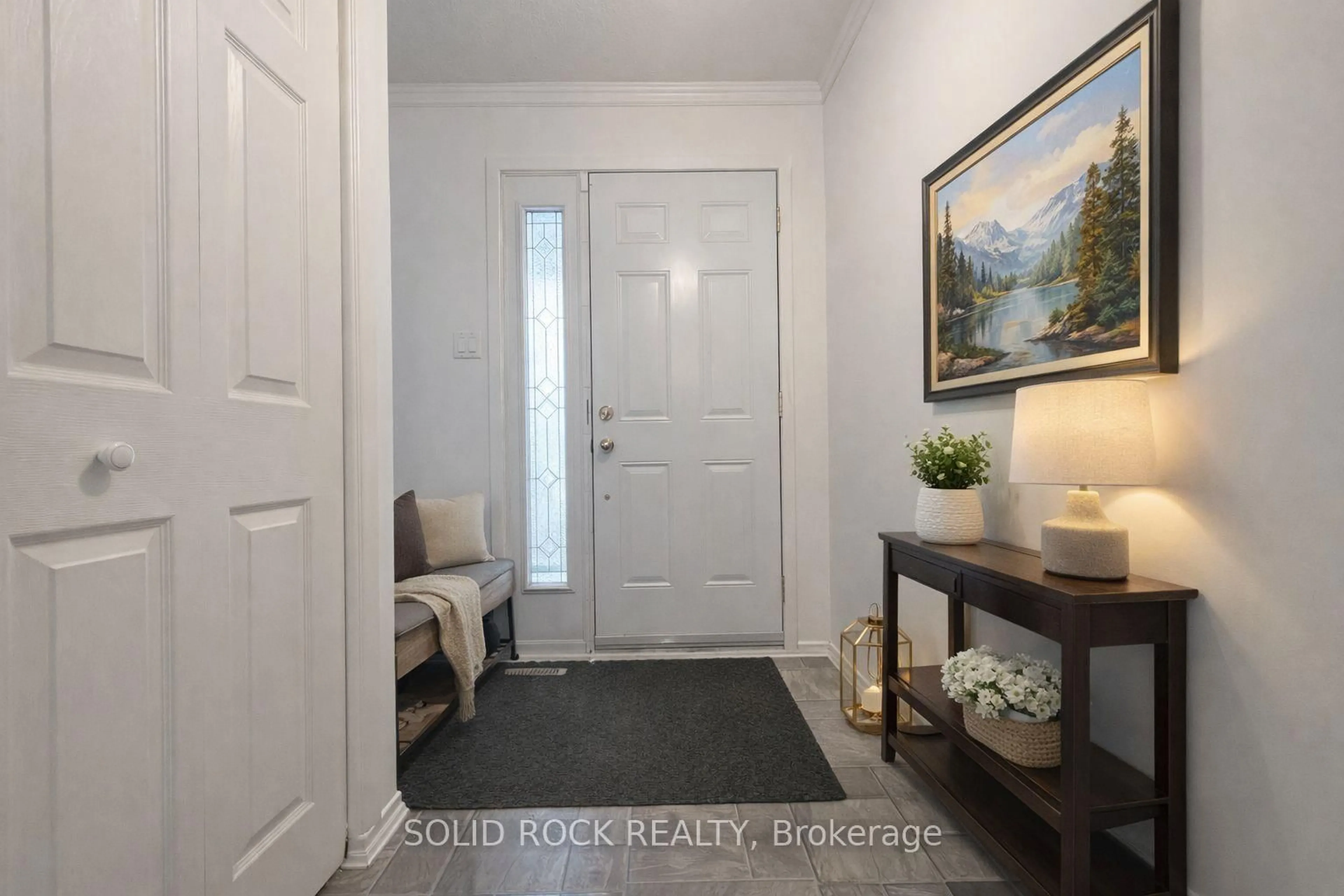 Indoor entryway for 1 Bennett St, Ottawa Ontario K1V 9L1