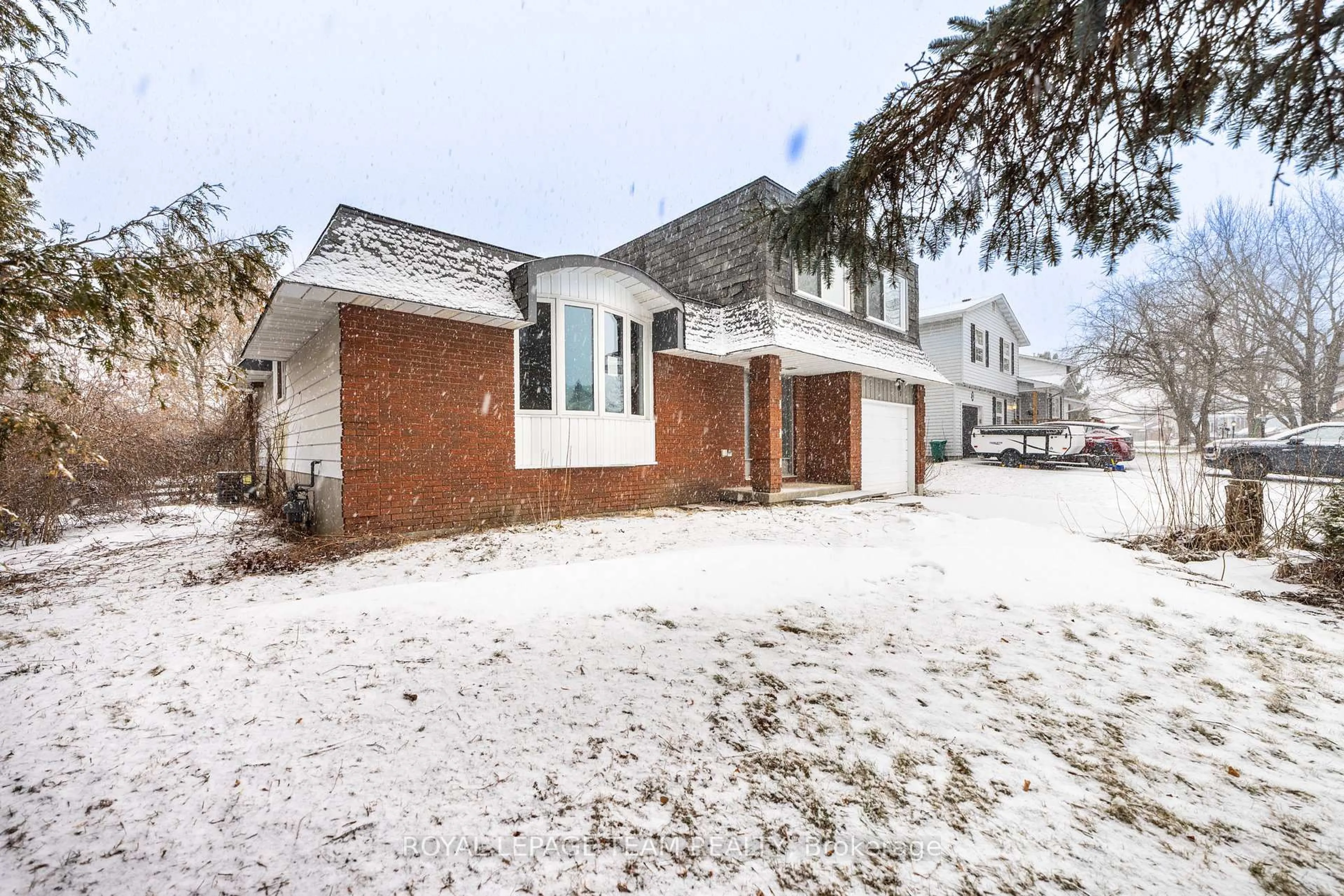 Home with brick exterior material, street for 7 Coolbrook Cr Cres, Munster Ontario K0A 3P0