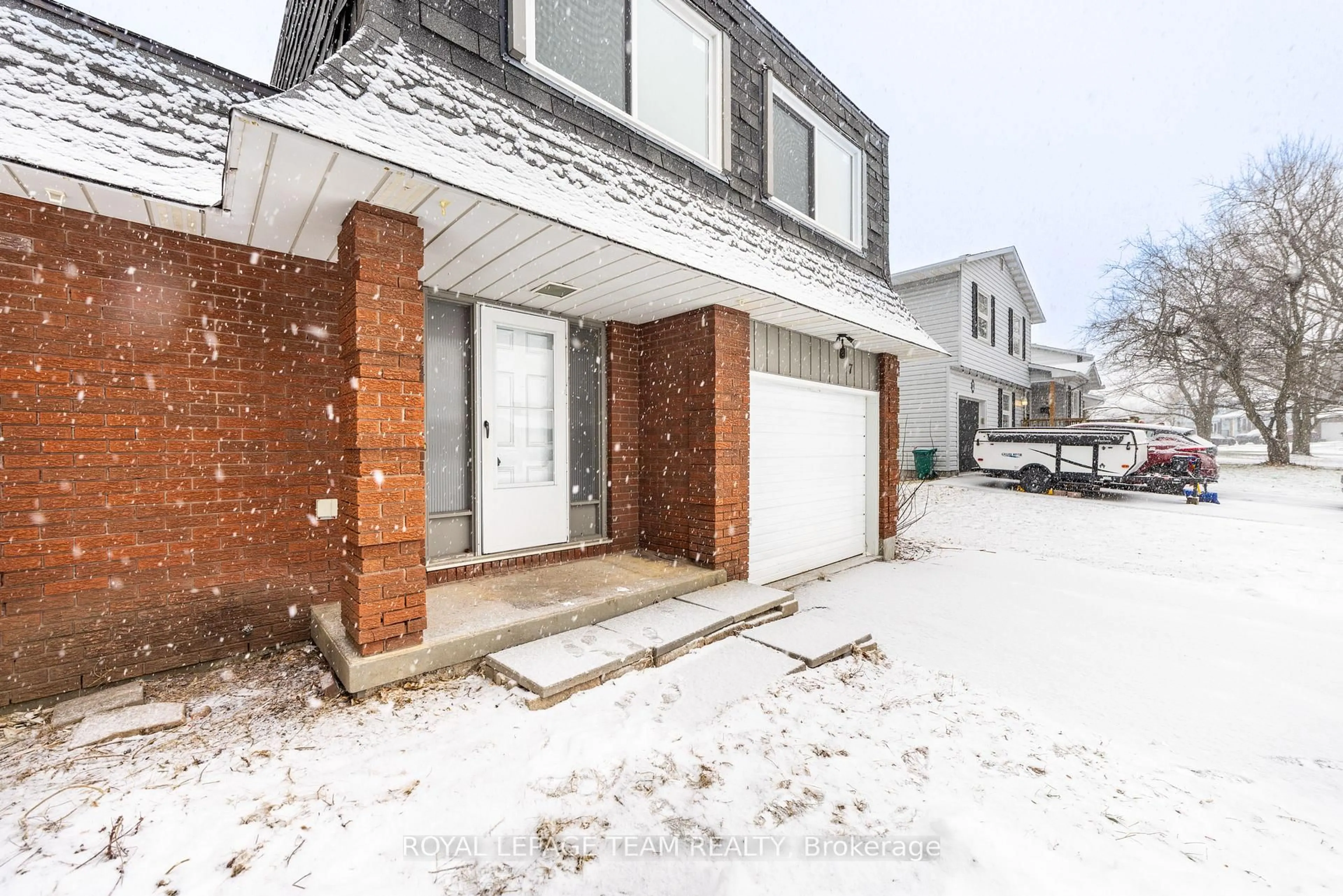 Home with brick exterior material, street for 7 Coolbrook Cr Cres, Munster Ontario K0A 3P0