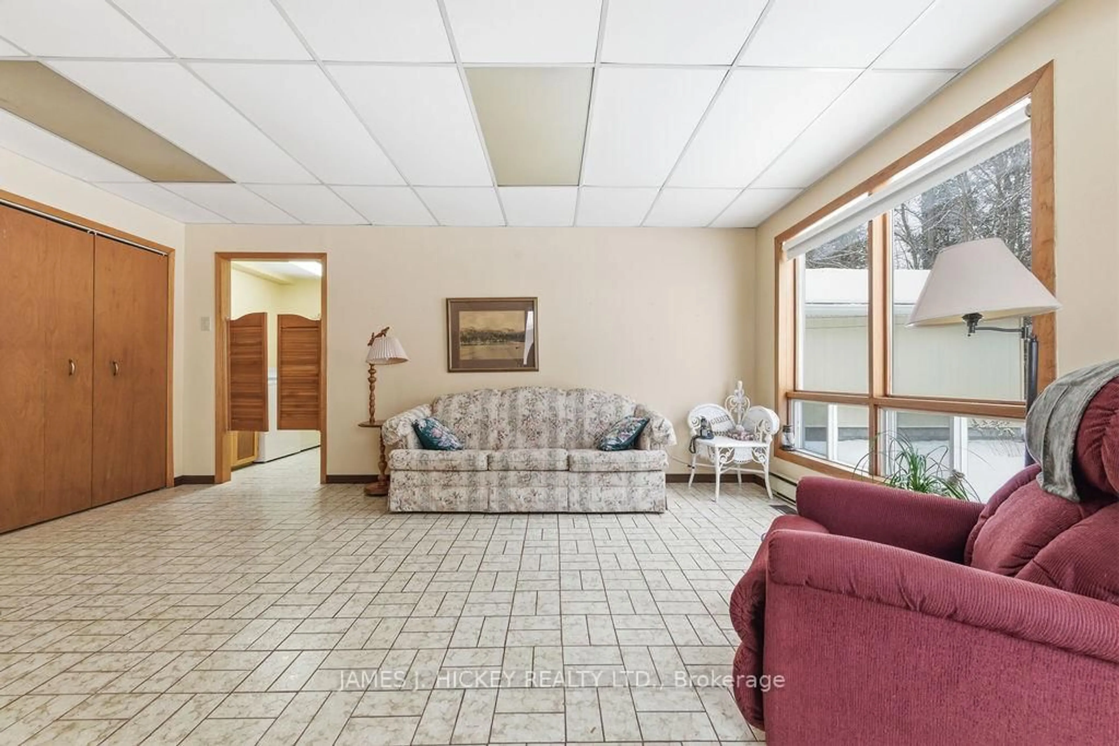 Lobby for 94 Glendale Ave, Deep River Ontario K0J 1P0